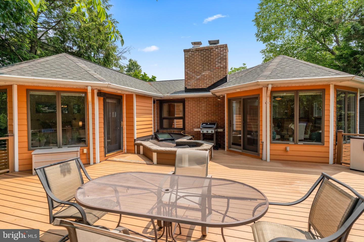 1414 N JOHNSON ST, ARLINGTON, Virginia 22201, 4 Bedrooms Bedrooms, ,4 BathroomsBathrooms,Residential,For sale,1414 N JOHNSON ST,VAAR2058366 MLS # VAAR2058366