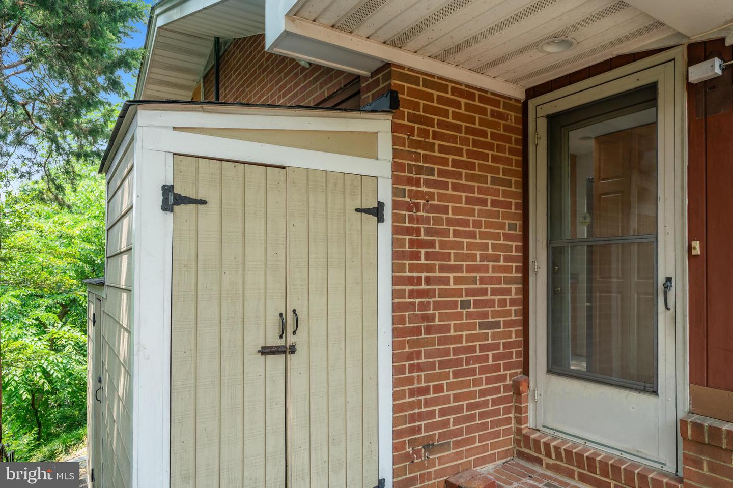 1414 N JOHNSON ST, ARLINGTON, Virginia 22201, 4 Bedrooms Bedrooms, ,4 BathroomsBathrooms,Residential,For sale,1414 N JOHNSON ST,VAAR2058366 MLS # VAAR2058366