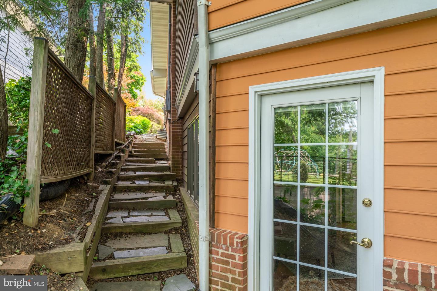 1414 N JOHNSON ST, ARLINGTON, Virginia 22201, 4 Bedrooms Bedrooms, ,4 BathroomsBathrooms,Residential,For sale,1414 N JOHNSON ST,VAAR2058366 MLS # VAAR2058366