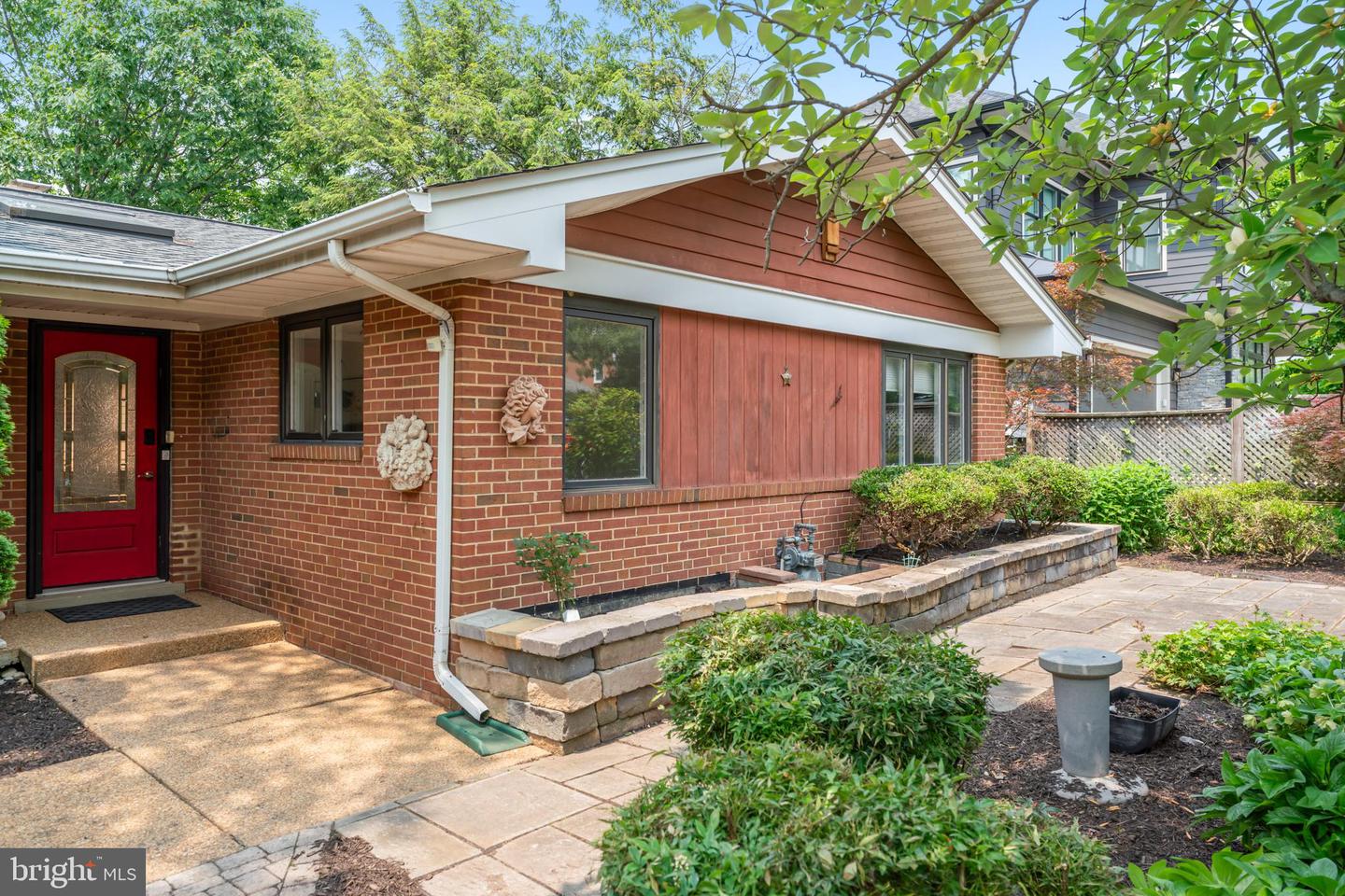 1414 N JOHNSON ST, ARLINGTON, Virginia 22201, 4 Bedrooms Bedrooms, ,4 BathroomsBathrooms,Residential,For sale,1414 N JOHNSON ST,VAAR2058366 MLS # VAAR2058366