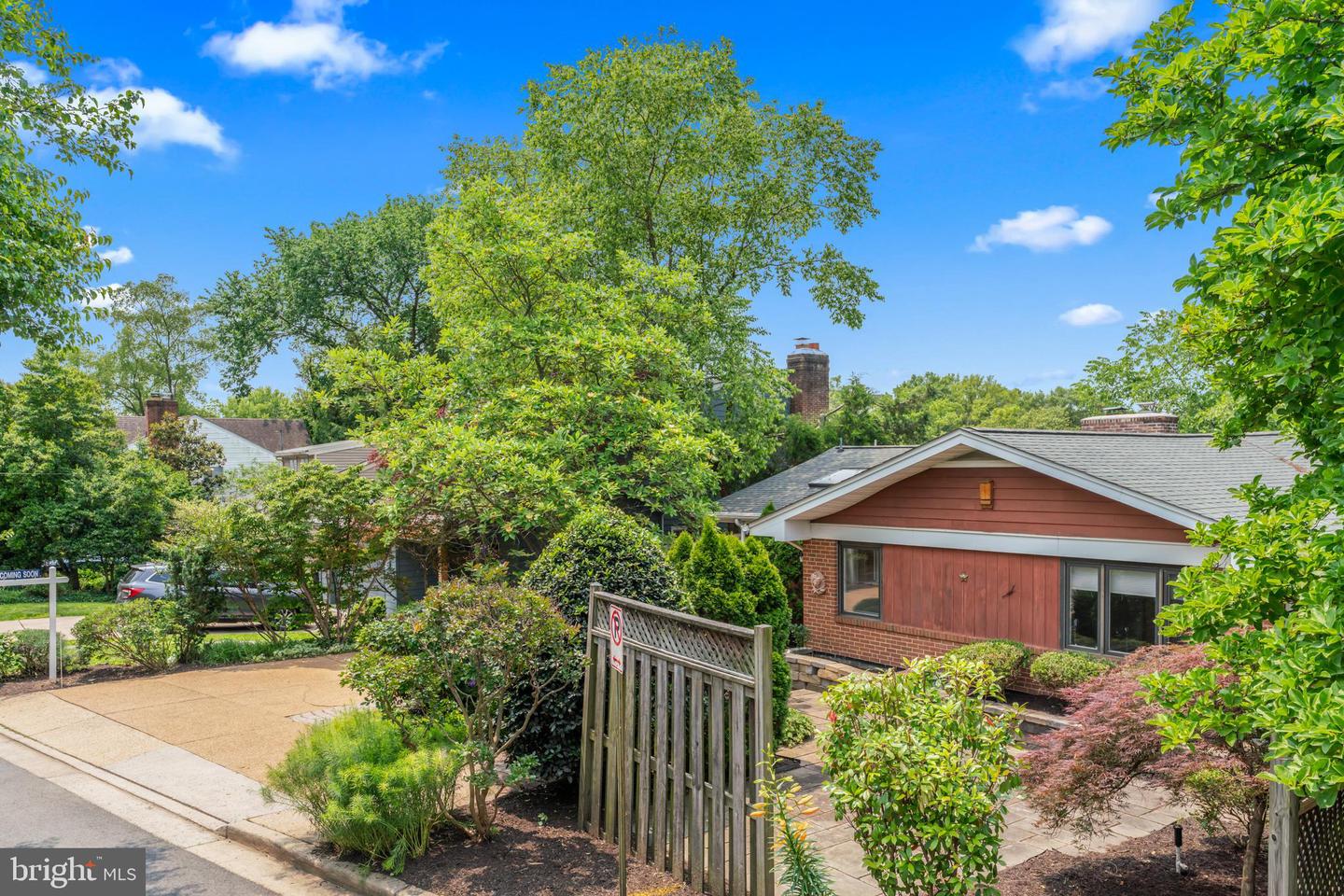 1414 N JOHNSON ST, ARLINGTON, Virginia 22201, 4 Bedrooms Bedrooms, ,4 BathroomsBathrooms,Residential,For sale,1414 N JOHNSON ST,VAAR2058366 MLS # VAAR2058366