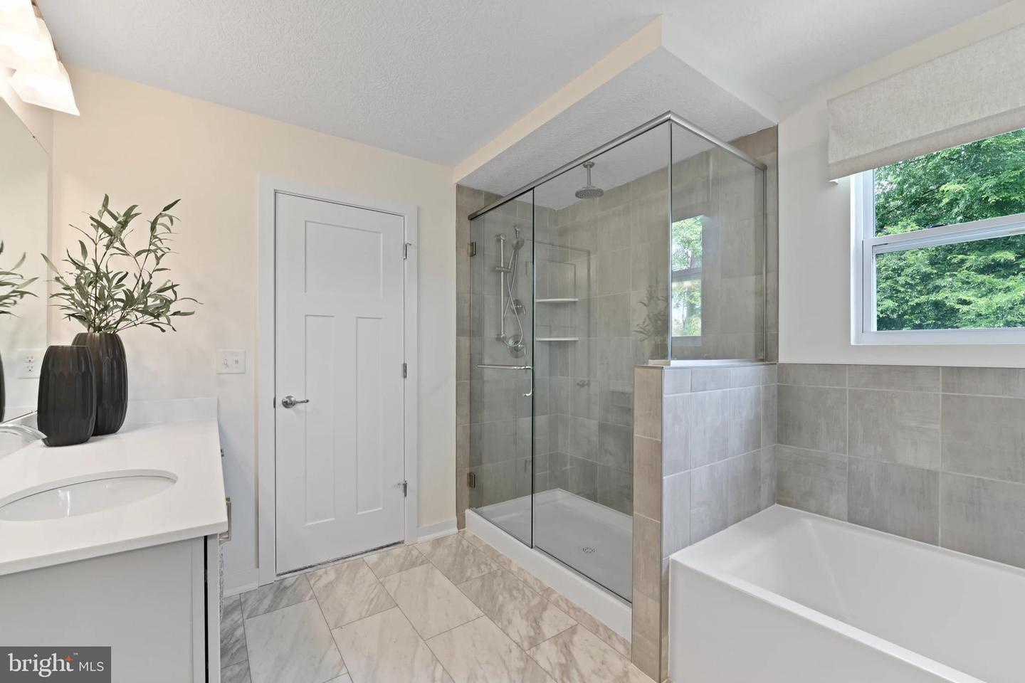 4 WILLIAMSON RD, WINCHESTER, Virginia 22602, 4 Bedrooms Bedrooms, ,2 BathroomsBathrooms,Residential,For sale,4 WILLIAMSON RD,VAFV2034478 MLS # VAFV2034478
