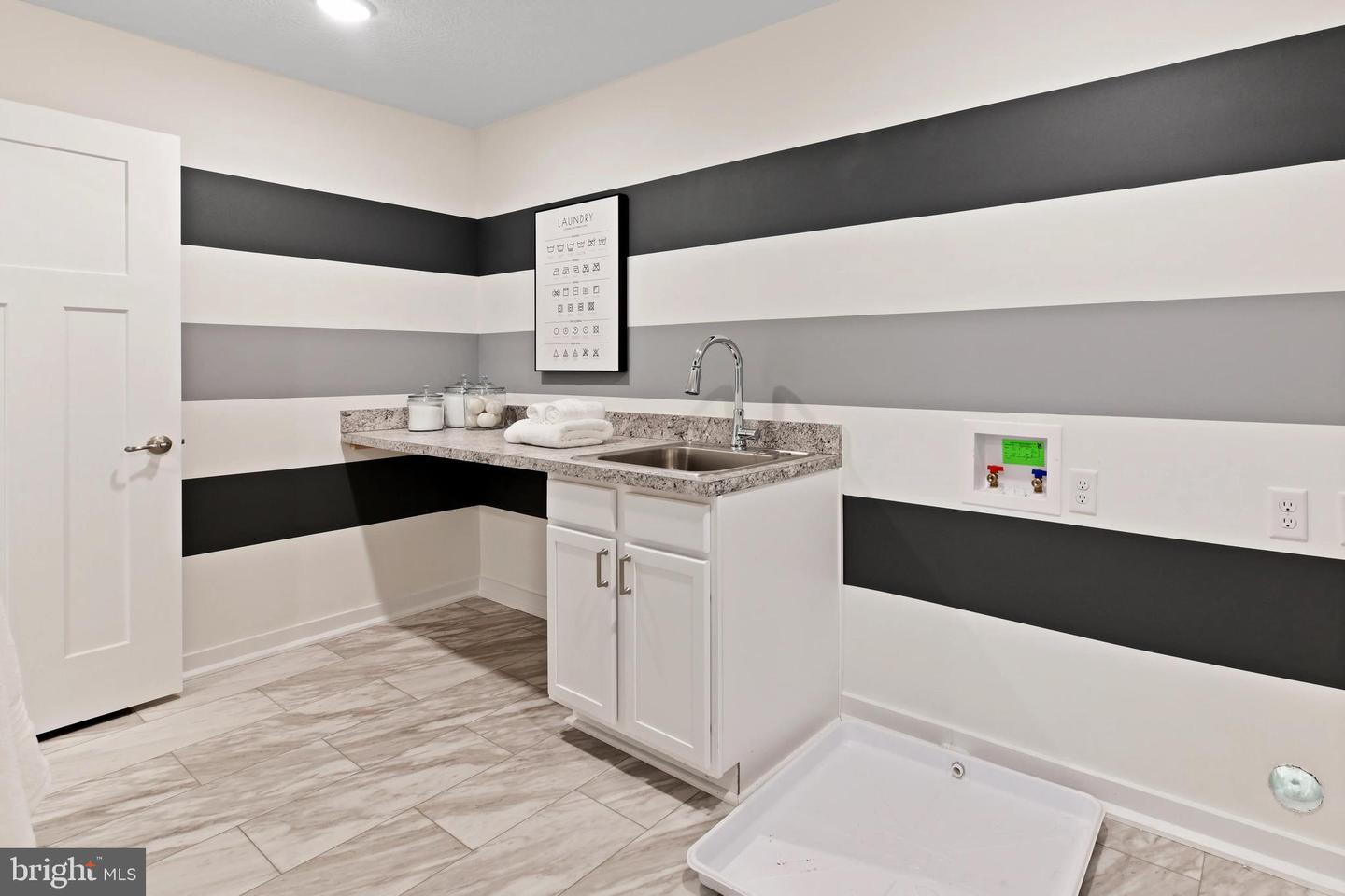4 WILLIAMSON RD, WINCHESTER, Virginia 22602, 4 Bedrooms Bedrooms, ,2 BathroomsBathrooms,Residential,For sale,4 WILLIAMSON RD,VAFV2034478 MLS # VAFV2034478