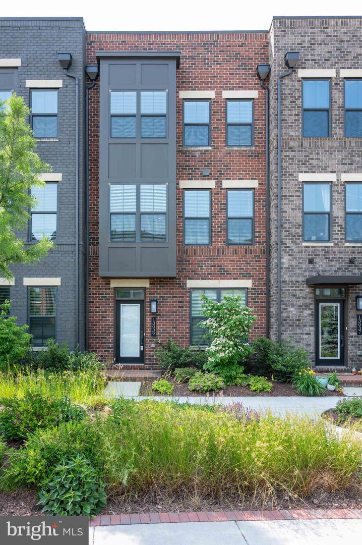 13039 HATTONTOWN SQ, HERNDON, Virginia 20171, 4 Bedrooms Bedrooms, ,4 BathroomsBathrooms,Residential,For sale,13039 HATTONTOWN SQ,VAFX2243642 MLS # VAFX2243642