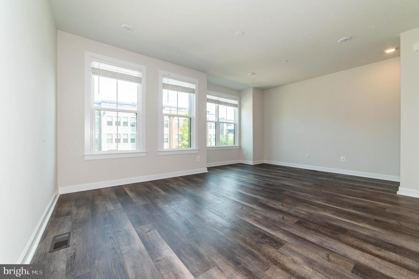 13039 HATTONTOWN SQ, HERNDON, Virginia 20171, 4 Bedrooms Bedrooms, ,4 BathroomsBathrooms,Residential,For sale,13039 HATTONTOWN SQ,VAFX2243642 MLS # VAFX2243642