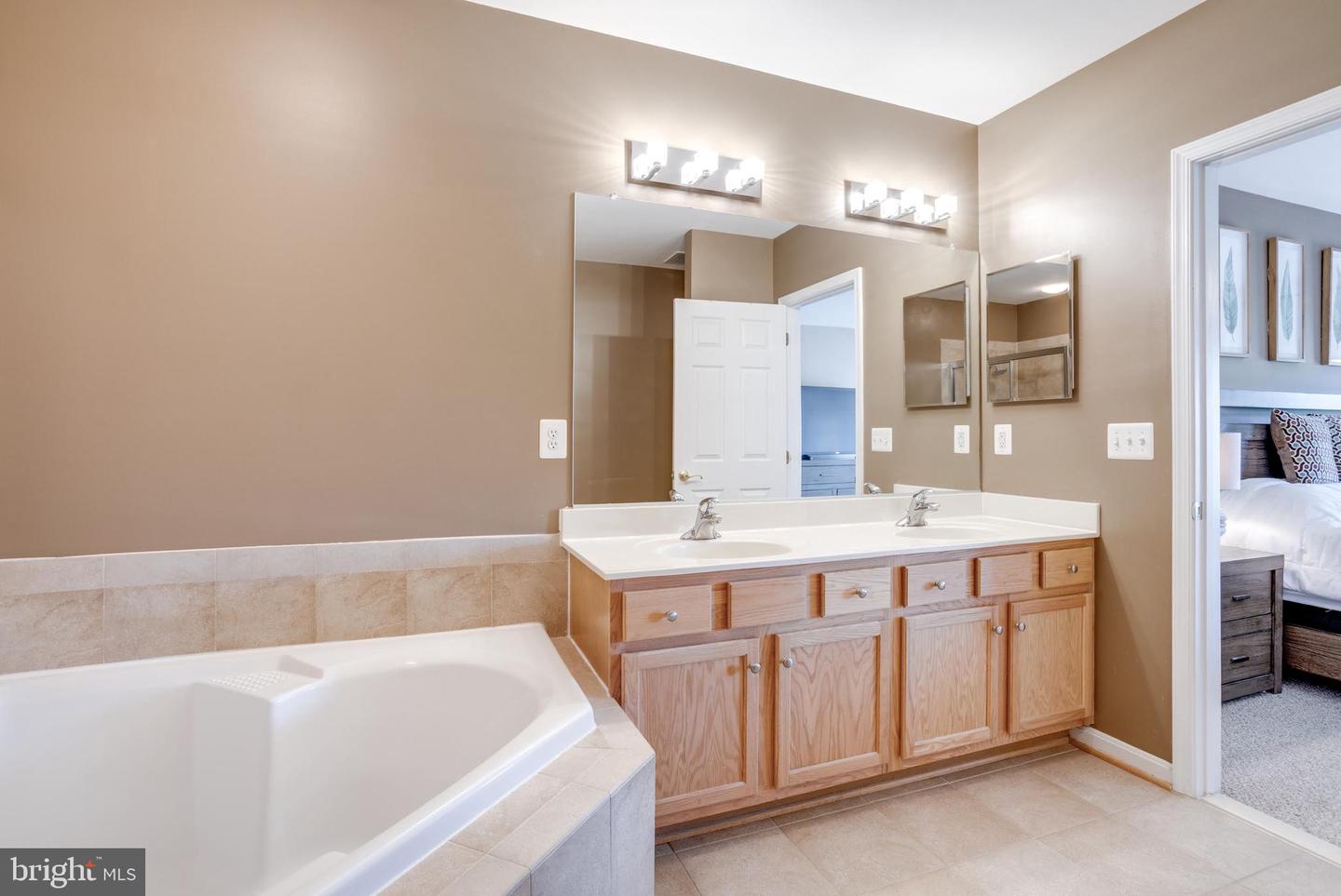 4656 UNIT #522 BATTENBURG LN, FAIRFAX, Virginia 22030, 3 Bedrooms Bedrooms, ,2 BathroomsBathrooms,Residential,For sale,4656 UNIT #522 BATTENBURG LN,VAFX2244190 MLS # VAFX2244190