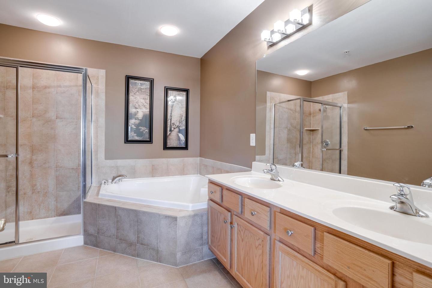 4656 UNIT #522 BATTENBURG LN, FAIRFAX, Virginia 22030, 3 Bedrooms Bedrooms, ,2 BathroomsBathrooms,Residential,For sale,4656 UNIT #522 BATTENBURG LN,VAFX2244190 MLS # VAFX2244190
