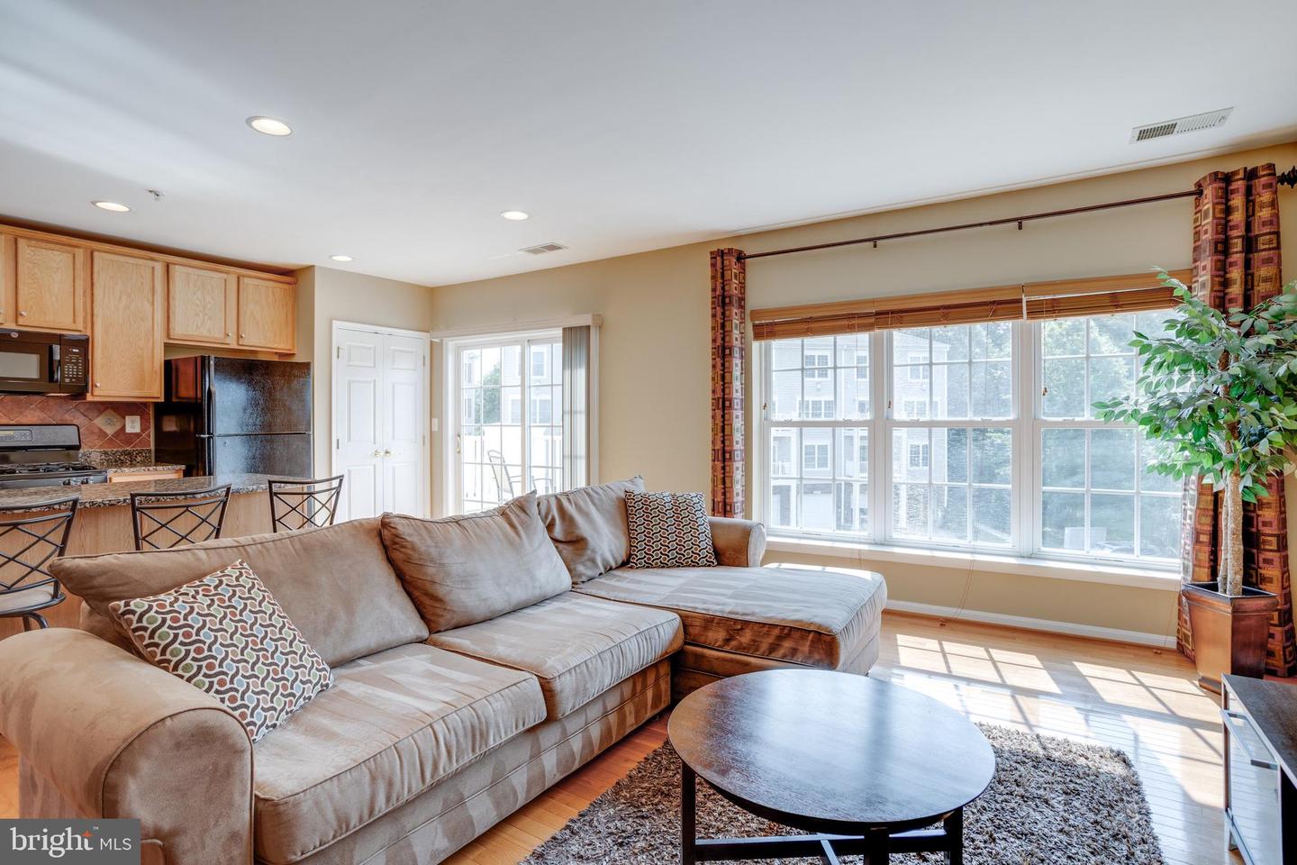 4656 UNIT #522 BATTENBURG LN, FAIRFAX, Virginia 22030, 3 Bedrooms Bedrooms, ,2 BathroomsBathrooms,Residential,For sale,4656 UNIT #522 BATTENBURG LN,VAFX2244190 MLS # VAFX2244190