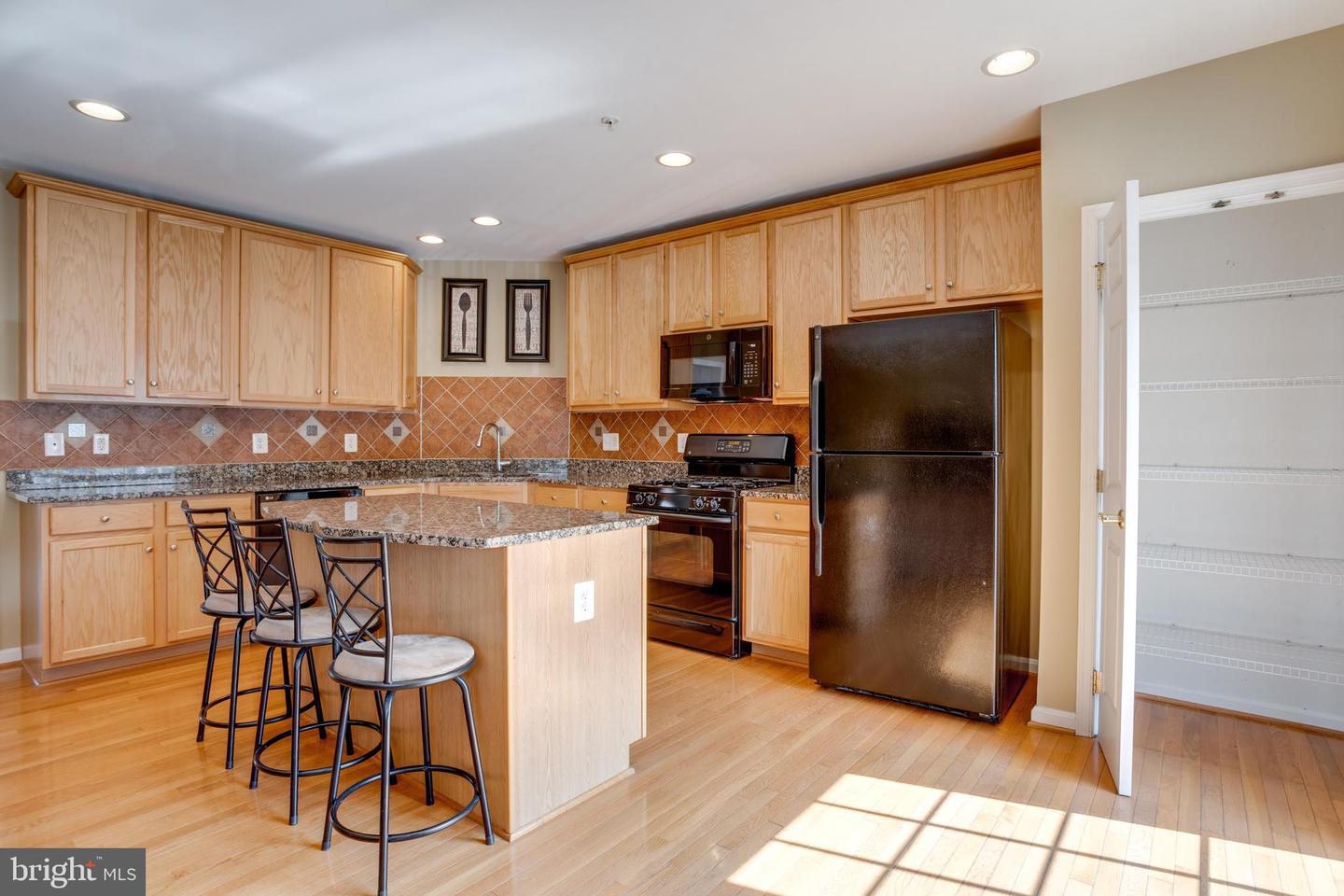 4656 UNIT #522 BATTENBURG LN, FAIRFAX, Virginia 22030, 3 Bedrooms Bedrooms, ,2 BathroomsBathrooms,Residential,For sale,4656 UNIT #522 BATTENBURG LN,VAFX2244190 MLS # VAFX2244190