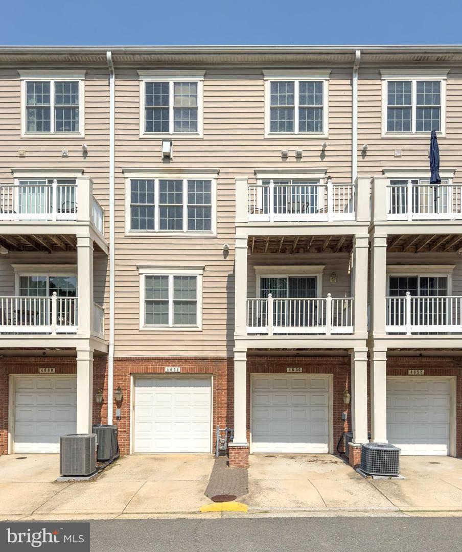 4656 UNIT #522 BATTENBURG LN, FAIRFAX, Virginia 22030, 3 Bedrooms Bedrooms, ,2 BathroomsBathrooms,Residential,For sale,4656 UNIT #522 BATTENBURG LN,VAFX2244190 MLS # VAFX2244190