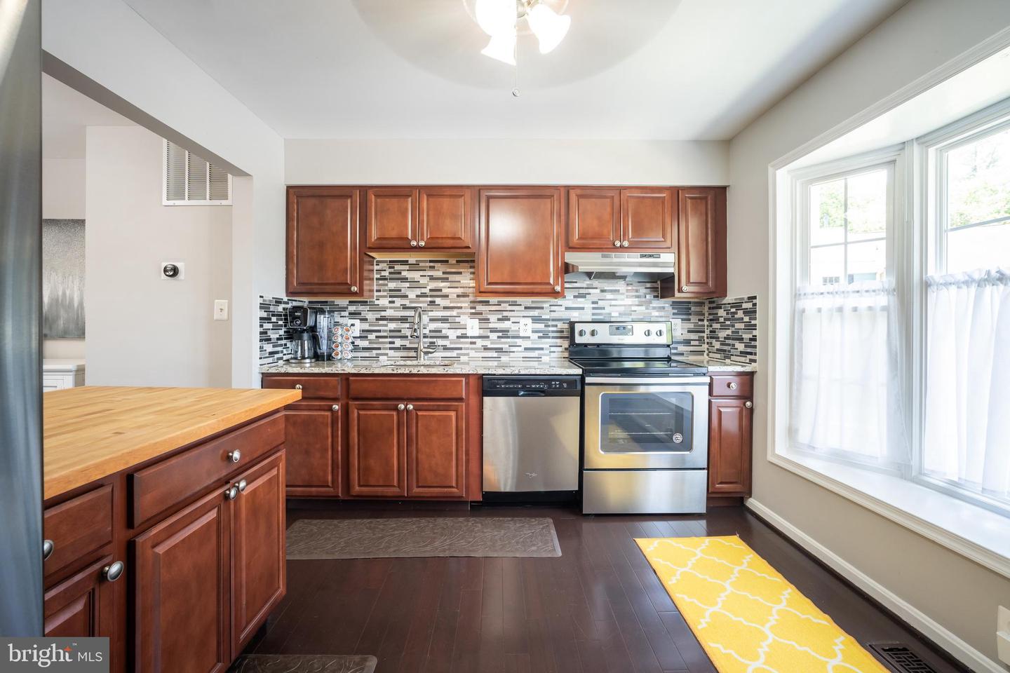 7329 ROLLING OAK LN, SPRINGFIELD, Virginia 22153, 3 Bedrooms Bedrooms, 7 Rooms Rooms,2 BathroomsBathrooms,Residential,For sale,7329 ROLLING OAK LN,VAFX2244422 MLS # VAFX2244422