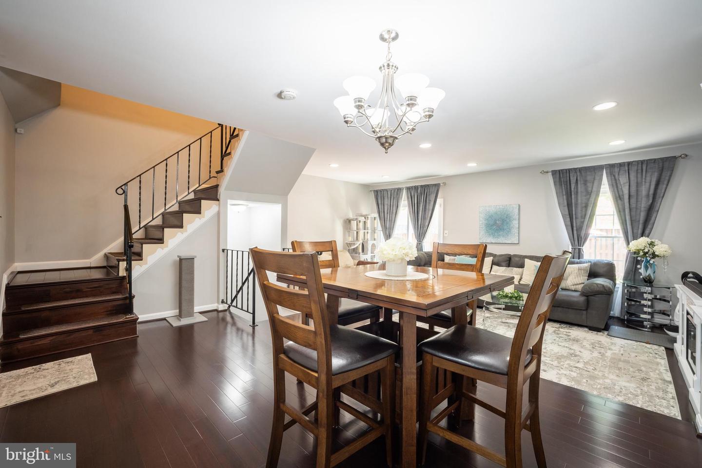 7329 ROLLING OAK LN, SPRINGFIELD, Virginia 22153, 3 Bedrooms Bedrooms, 7 Rooms Rooms,2 BathroomsBathrooms,Residential,For sale,7329 ROLLING OAK LN,VAFX2244422 MLS # VAFX2244422