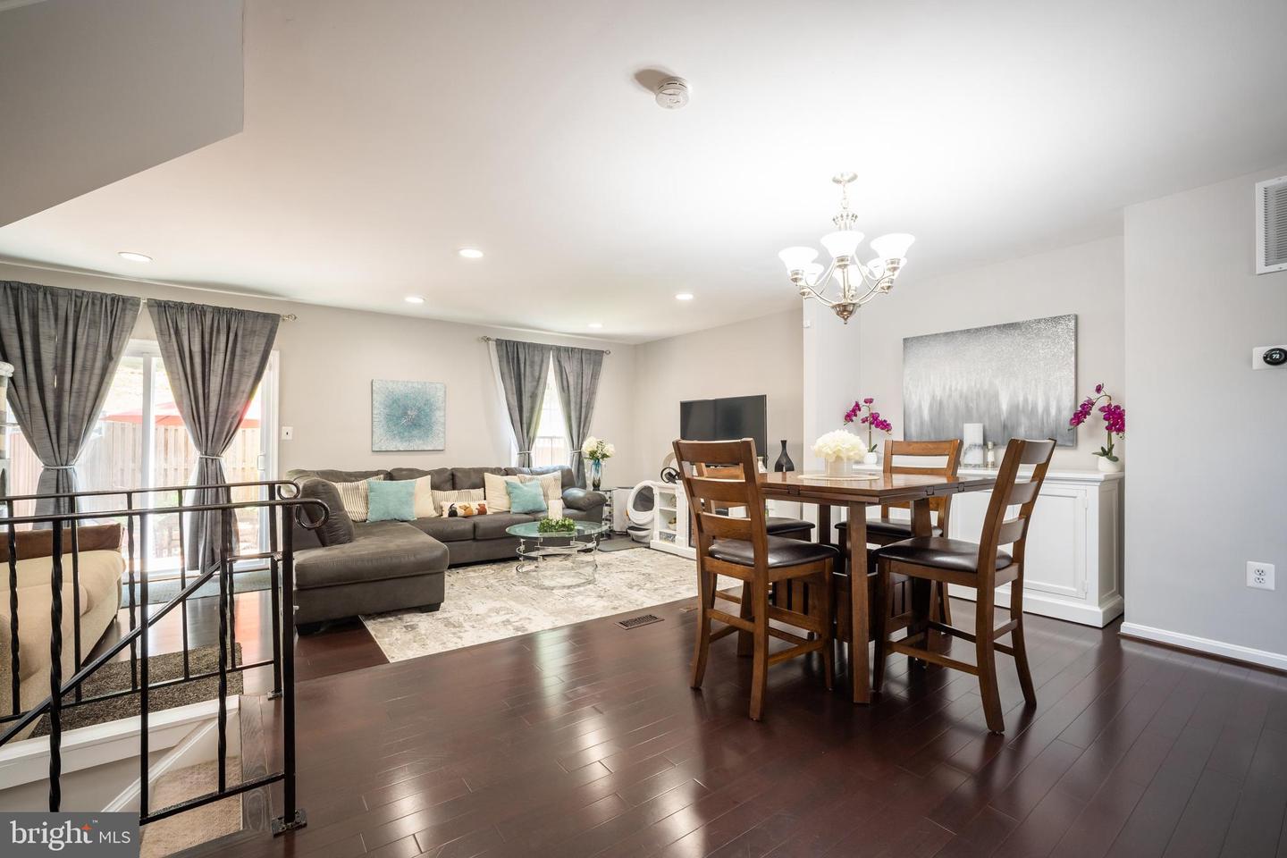 7329 ROLLING OAK LN, SPRINGFIELD, Virginia 22153, 3 Bedrooms Bedrooms, 7 Rooms Rooms,2 BathroomsBathrooms,Residential,For sale,7329 ROLLING OAK LN,VAFX2244422 MLS # VAFX2244422