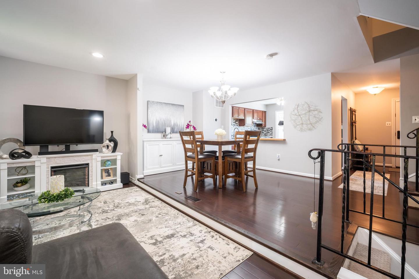 7329 ROLLING OAK LN, SPRINGFIELD, Virginia 22153, 3 Bedrooms Bedrooms, 7 Rooms Rooms,2 BathroomsBathrooms,Residential,For sale,7329 ROLLING OAK LN,VAFX2244422 MLS # VAFX2244422