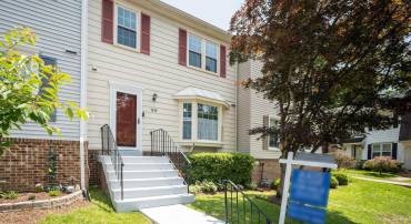7329 ROLLING OAK LN, SPRINGFIELD, Virginia 22153, 3 Bedrooms Bedrooms, 7 Rooms Rooms,2 BathroomsBathrooms,Residential,For sale,7329 ROLLING OAK LN,VAFX2244422 MLS # VAFX2244422