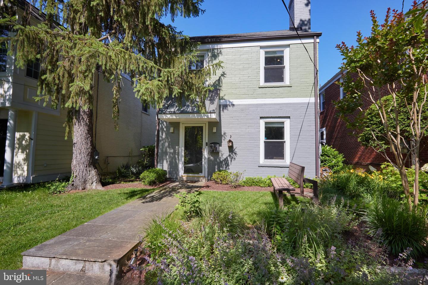 5342 42ND PL NW, WASHINGTON, District Of Columbia 20015, 3 Bedrooms Bedrooms, ,3 BathroomsBathrooms,Residential,For sale,5342 42ND PL NW,DCDC2203348 MLS # DCDC2203348