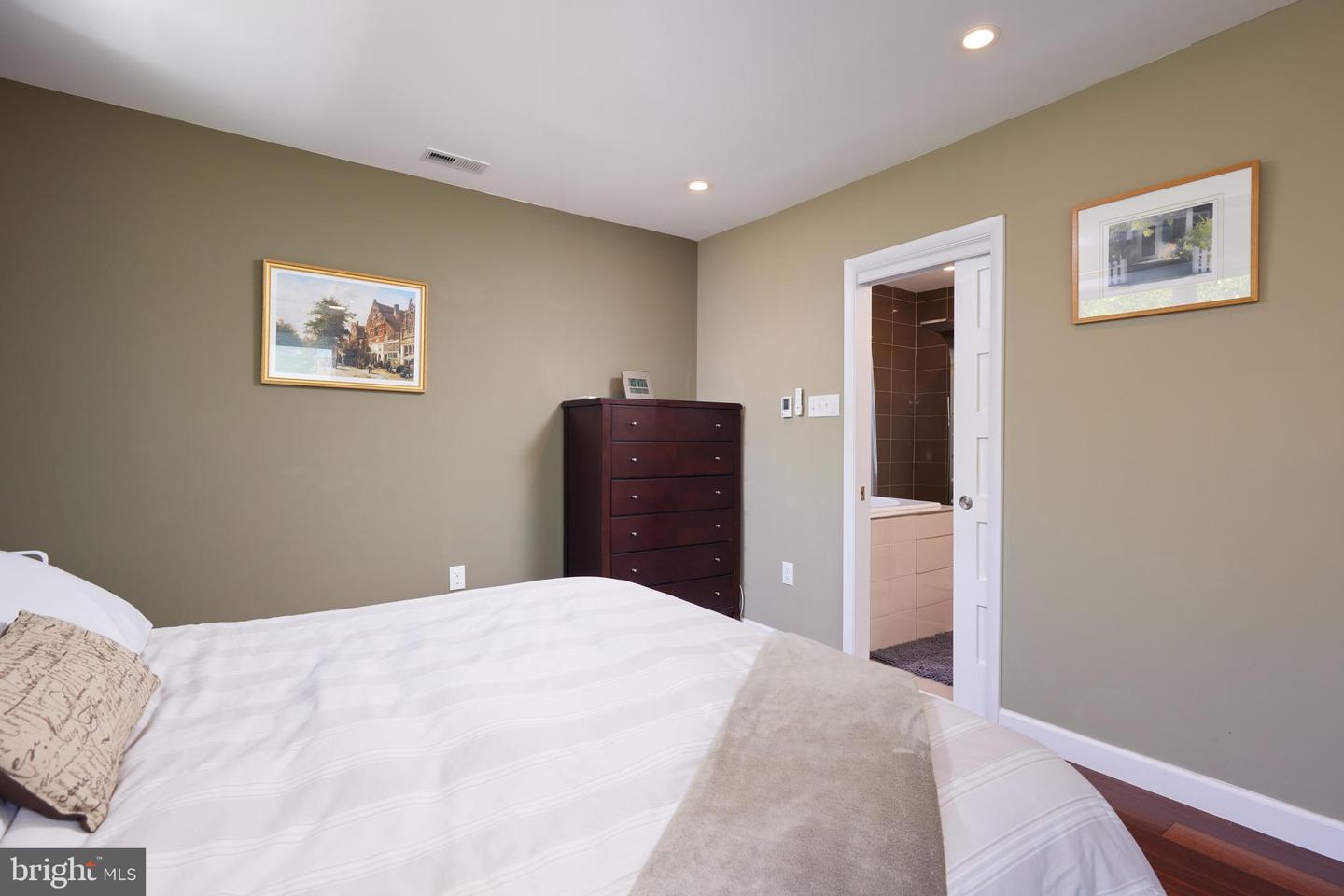 5342 42ND PL NW, WASHINGTON, District Of Columbia 20015, 3 Bedrooms Bedrooms, ,3 BathroomsBathrooms,Residential,For sale,5342 42ND PL NW,DCDC2203348 MLS # DCDC2203348