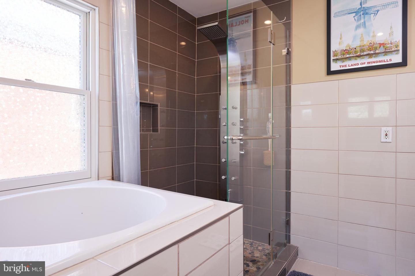 5342 42ND PL NW, WASHINGTON, District Of Columbia 20015, 3 Bedrooms Bedrooms, ,3 BathroomsBathrooms,Residential,For sale,5342 42ND PL NW,DCDC2203348 MLS # DCDC2203348