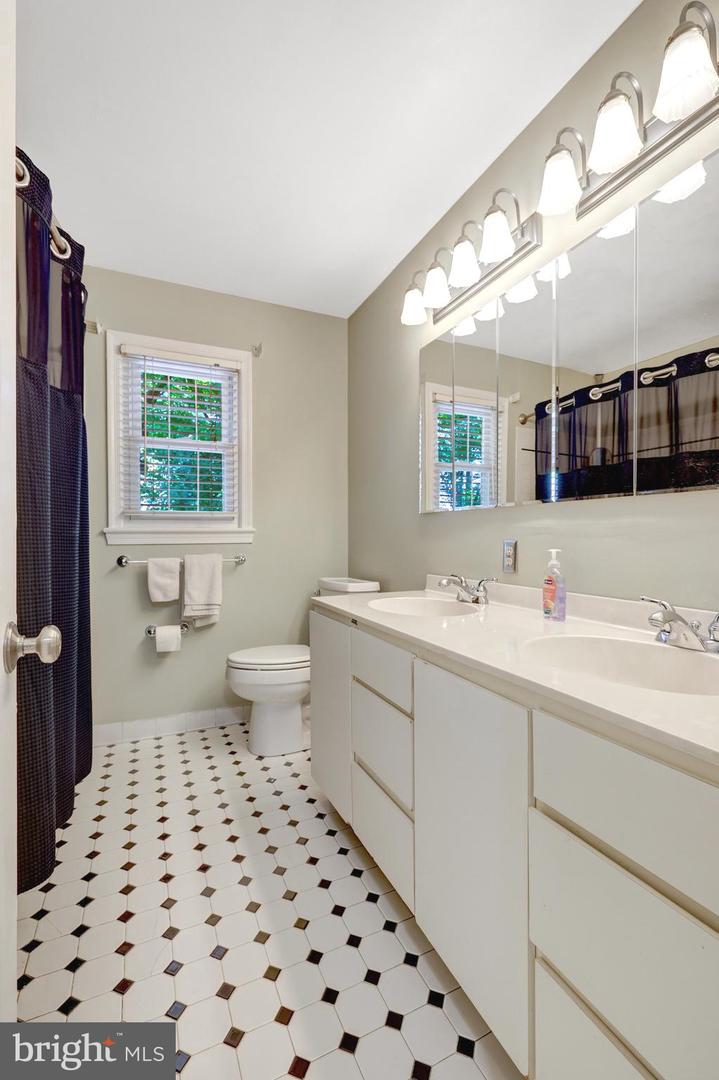 509 KRAMER DR SE, VIENNA, Virginia 22180, 4 Bedrooms Bedrooms, ,2 BathroomsBathrooms,Residential,For sale,509 KRAMER DR SE,VAFX2244308 MLS # VAFX2244308