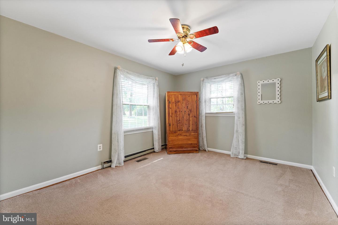 5715 ARTEMUS RD, GAINESVILLE, Virginia 20155, 4 Bedrooms Bedrooms, ,2 BathroomsBathrooms,Residential,For sale,5715 ARTEMUS RD,VAPW2095886 MLS # VAPW2095886