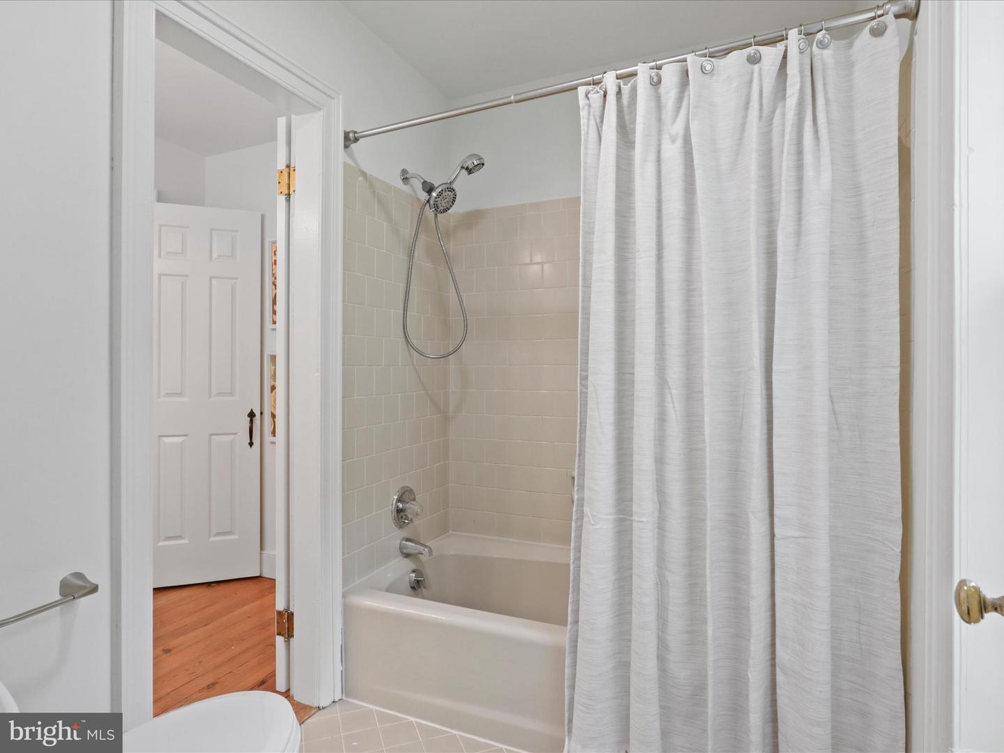 6602 LADYSLIPPER LN, CLIFTON, Virginia 20124, 4 Bedrooms Bedrooms, ,3 BathroomsBathrooms,Residential,For sale,6602 LADYSLIPPER LN,VAFX2244364 MLS # VAFX2244364