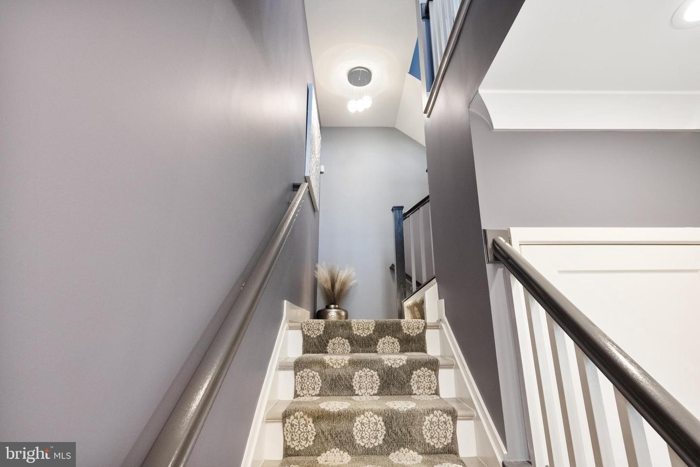 141 CENTER ST S #6, VIENNA, Virginia 22180, 4 Bedrooms Bedrooms, ,3 BathroomsBathrooms,Residential,For sale,141 CENTER ST S #6,VAFX2244464 MLS # VAFX2244464
