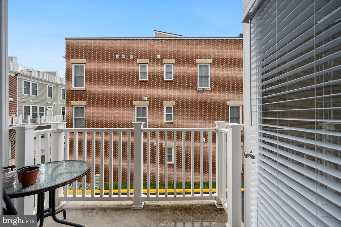141 CENTER ST S #6, VIENNA, Virginia 22180, 4 Bedrooms Bedrooms, ,3 BathroomsBathrooms,Residential,For sale,141 CENTER ST S #6,VAFX2244464 MLS # VAFX2244464