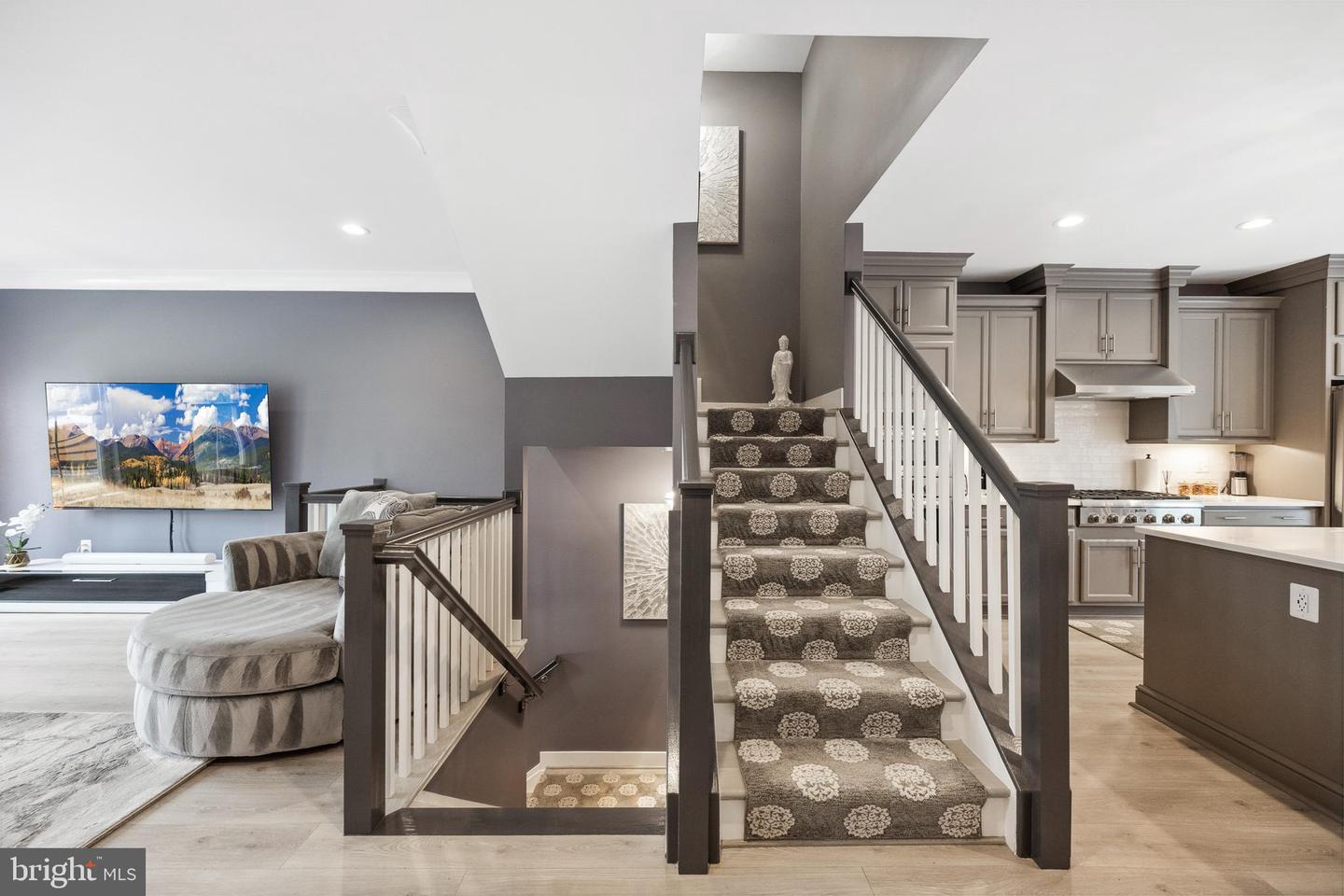 141 CENTER ST S #6, VIENNA, Virginia 22180, 4 Bedrooms Bedrooms, ,3 BathroomsBathrooms,Residential,For sale,141 CENTER ST S #6,VAFX2244464 MLS # VAFX2244464