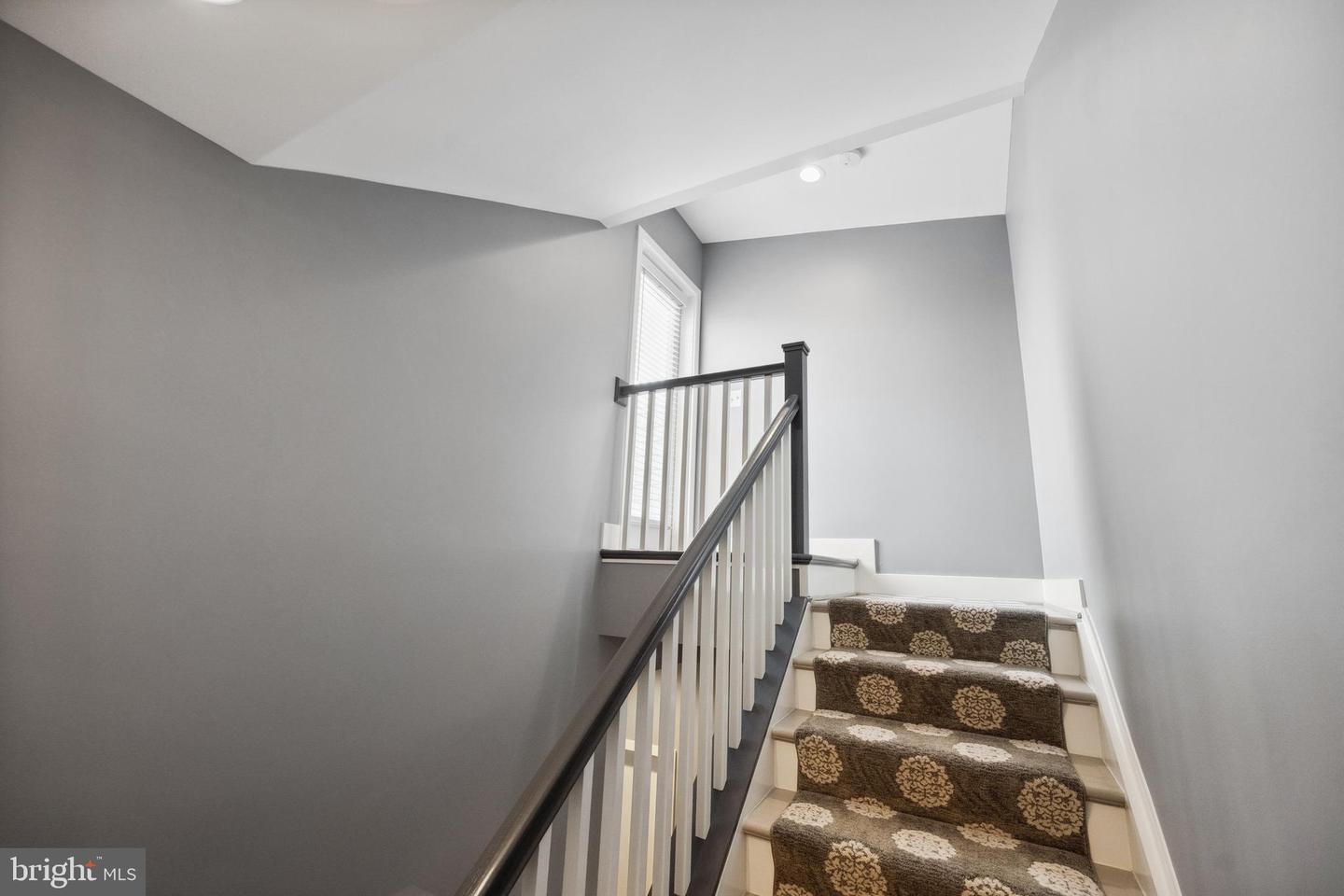 141 CENTER ST S #6, VIENNA, Virginia 22180, 4 Bedrooms Bedrooms, ,3 BathroomsBathrooms,Residential,For sale,141 CENTER ST S #6,VAFX2244464 MLS # VAFX2244464