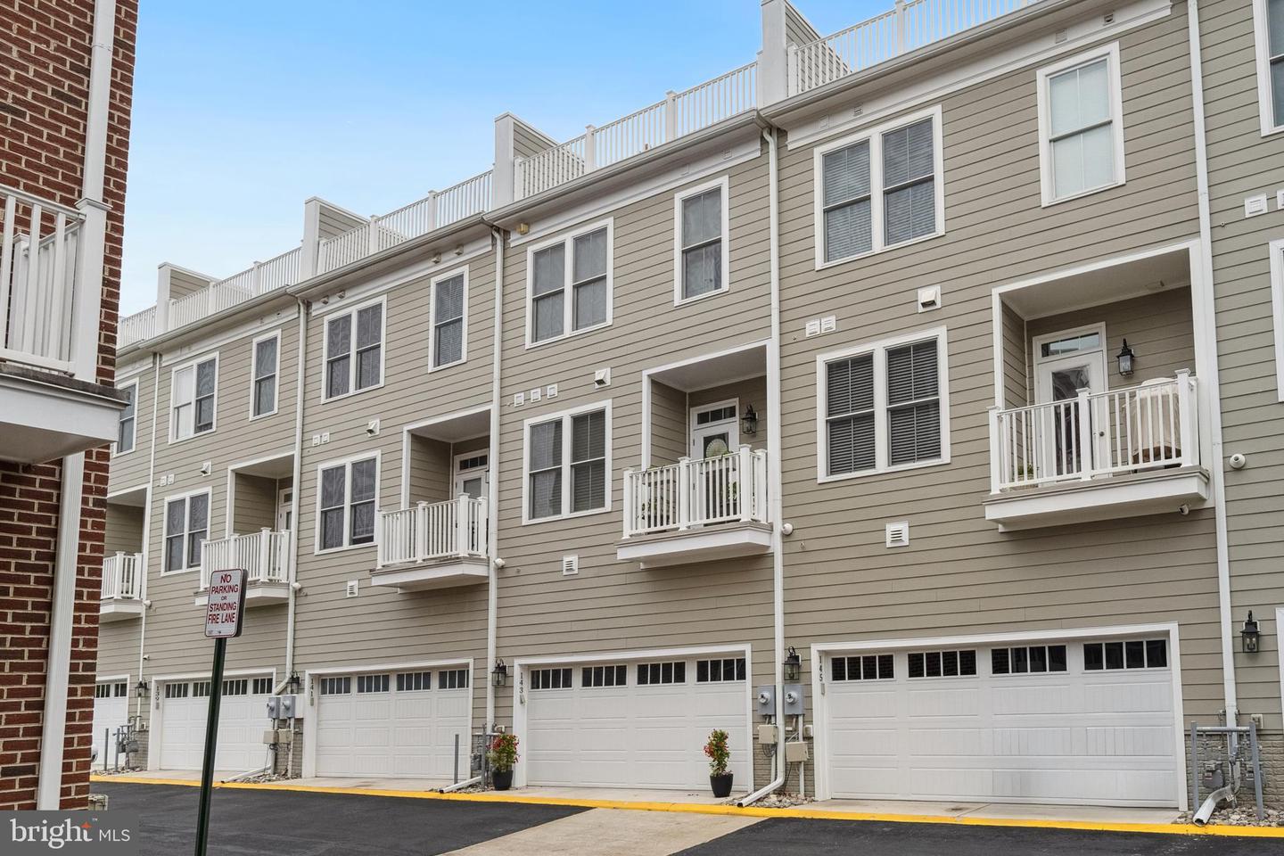 141 CENTER ST S #6, VIENNA, Virginia 22180, 4 Bedrooms Bedrooms, ,3 BathroomsBathrooms,Residential,For sale,141 CENTER ST S #6,VAFX2244464 MLS # VAFX2244464