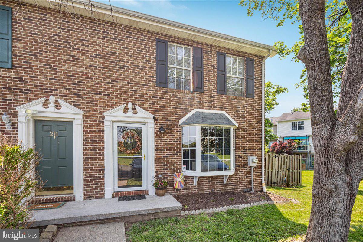 213 LITTLE RIVER DR, WINCHESTER, Virginia 22602, 2 Bedrooms Bedrooms, 6 Rooms Rooms,1 BathroomBathrooms,Residential,For sale,213 LITTLE RIVER DR,VAFV2034566 MLS # VAFV2034566