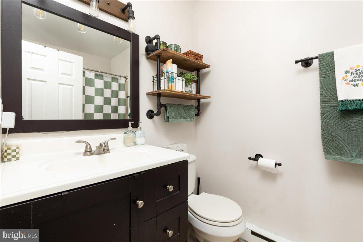 213 LITTLE RIVER DR, WINCHESTER, Virginia 22602, 2 Bedrooms Bedrooms, 6 Rooms Rooms,1 BathroomBathrooms,Residential,For sale,213 LITTLE RIVER DR,VAFV2034566 MLS # VAFV2034566