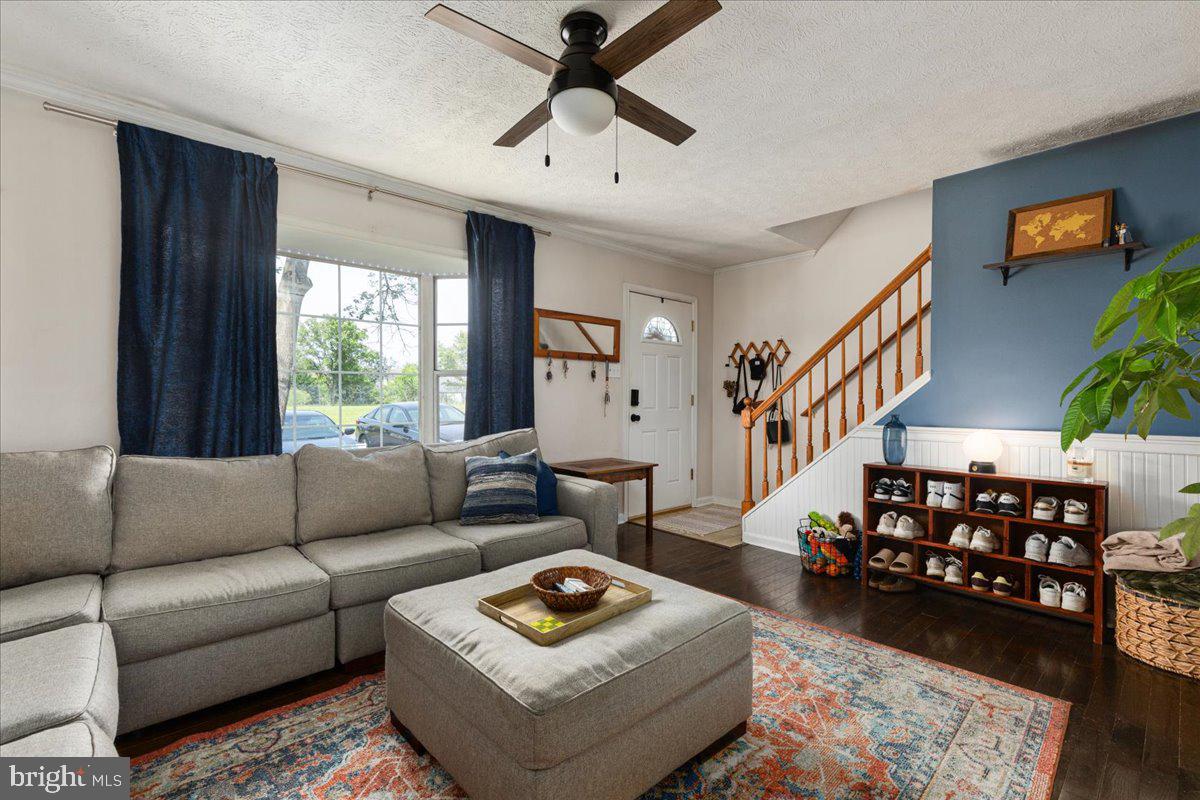 213 LITTLE RIVER DR, WINCHESTER, Virginia 22602, 2 Bedrooms Bedrooms, 6 Rooms Rooms,1 BathroomBathrooms,Residential,For sale,213 LITTLE RIVER DR,VAFV2034566 MLS # VAFV2034566