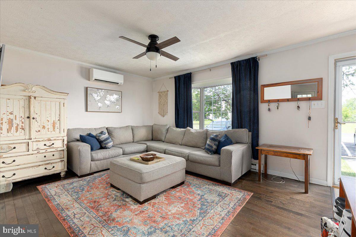 213 LITTLE RIVER DR, WINCHESTER, Virginia 22602, 2 Bedrooms Bedrooms, 6 Rooms Rooms,1 BathroomBathrooms,Residential,For sale,213 LITTLE RIVER DR,VAFV2034566 MLS # VAFV2034566