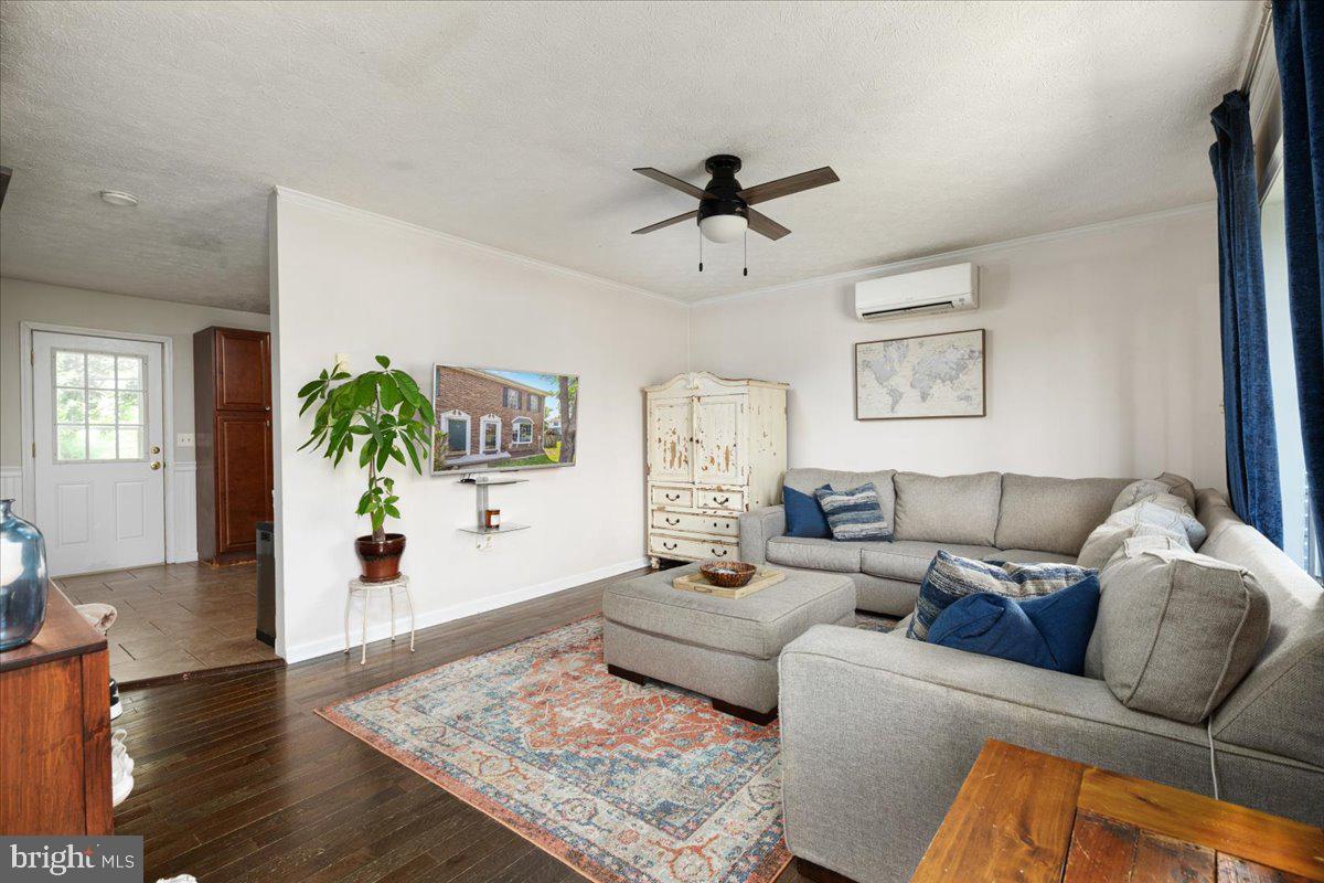 213 LITTLE RIVER DR, WINCHESTER, Virginia 22602, 2 Bedrooms Bedrooms, 6 Rooms Rooms,1 BathroomBathrooms,Residential,For sale,213 LITTLE RIVER DR,VAFV2034566 MLS # VAFV2034566