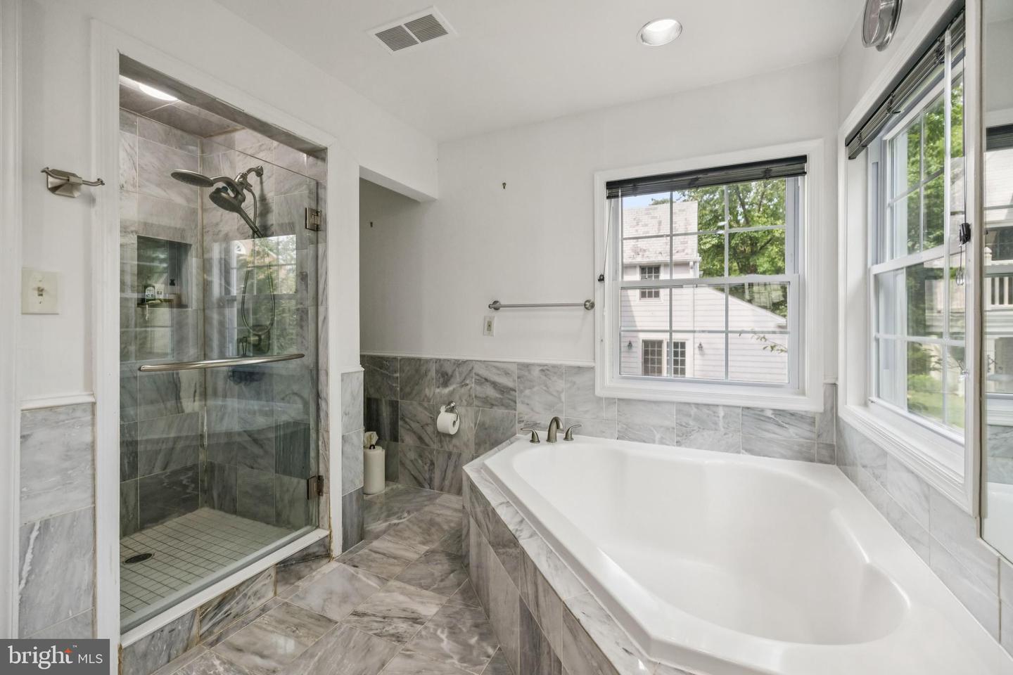 6679 32ND PL NW, WASHINGTON, District Of Columbia 20015, 4 Bedrooms Bedrooms, ,4 BathroomsBathrooms,Residential,For sale,6679 32ND PL NW,DCDC2203248 MLS # DCDC2203248