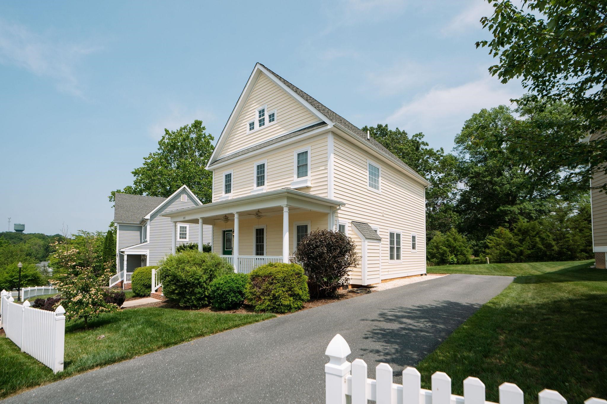 103 BELL CREEK DR, STAUNTON, Virginia 24401, 3 Bedrooms Bedrooms, ,2 BathroomsBathrooms,Residential,103 BELL CREEK DR,665554 MLS # 665554