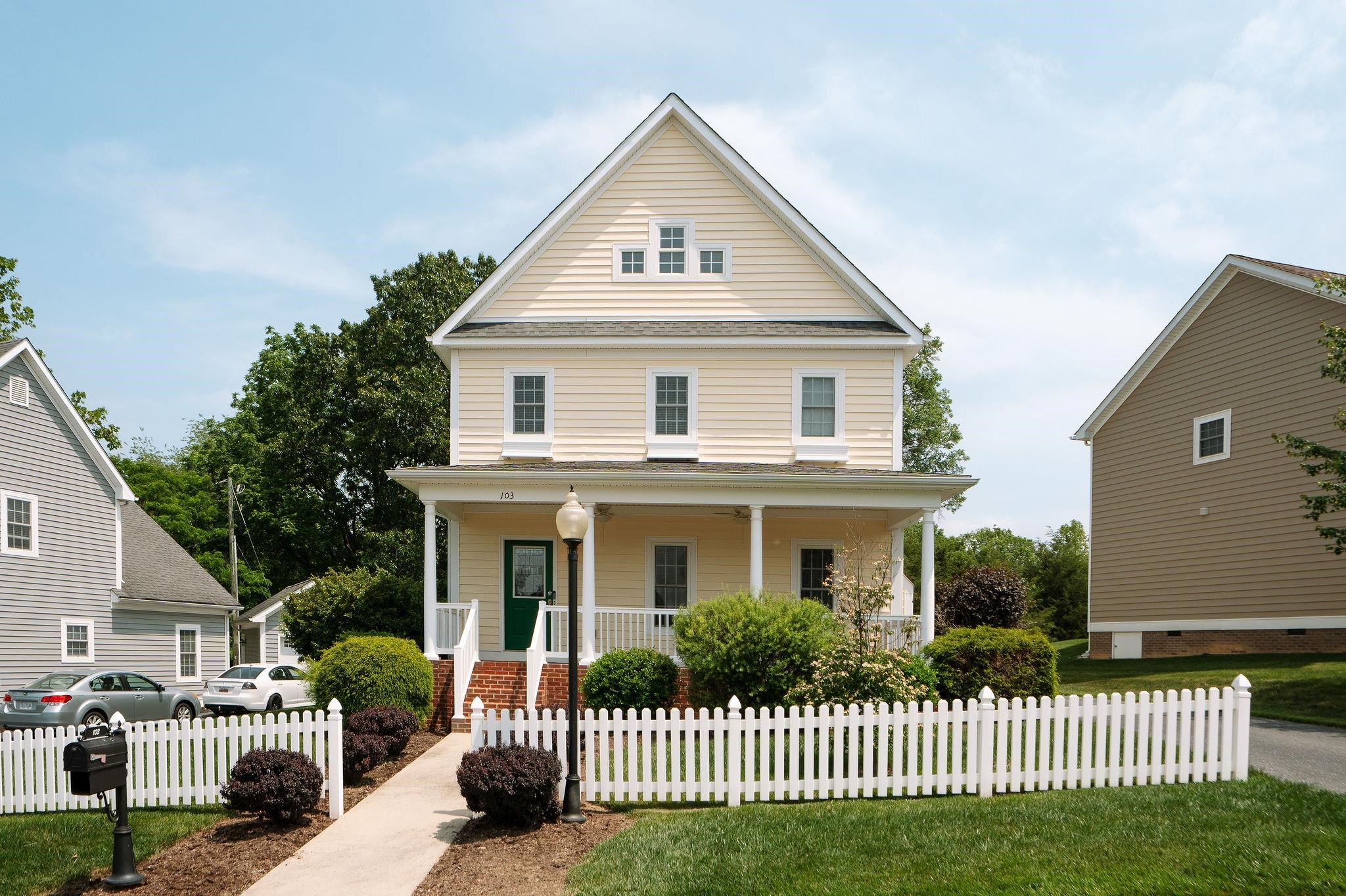 103 BELL CREEK DR, STAUNTON, Virginia 24401, 3 Bedrooms Bedrooms, ,2 BathroomsBathrooms,Residential,103 BELL CREEK DR,665554 MLS # 665554