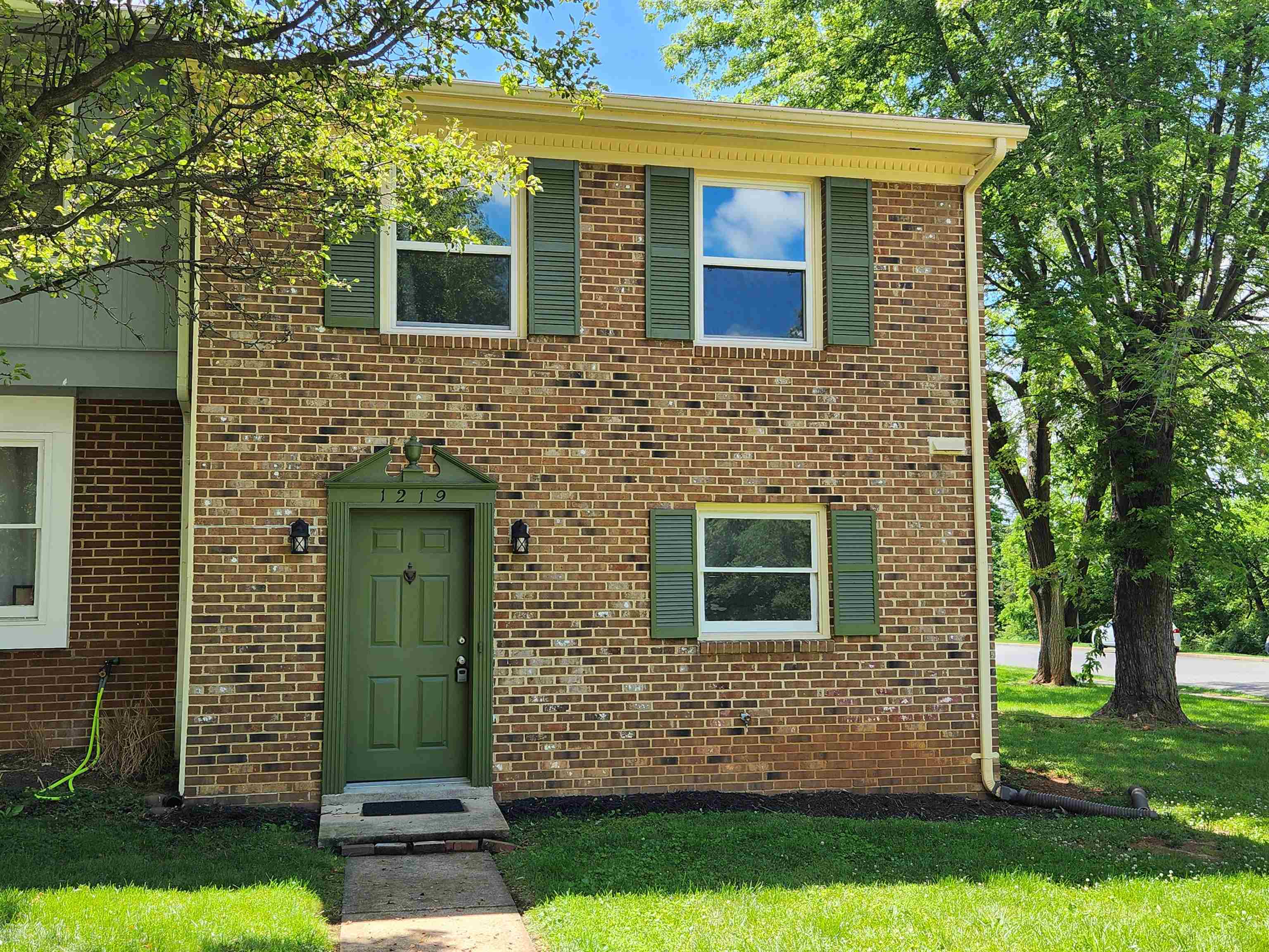 1219 COUNTRY CLUB CT, HARRISONBURG, Virginia 22802, 3 Bedrooms Bedrooms, ,2 BathroomsBathrooms,Residential,1219 COUNTRY CLUB CT,665557 MLS # 665557