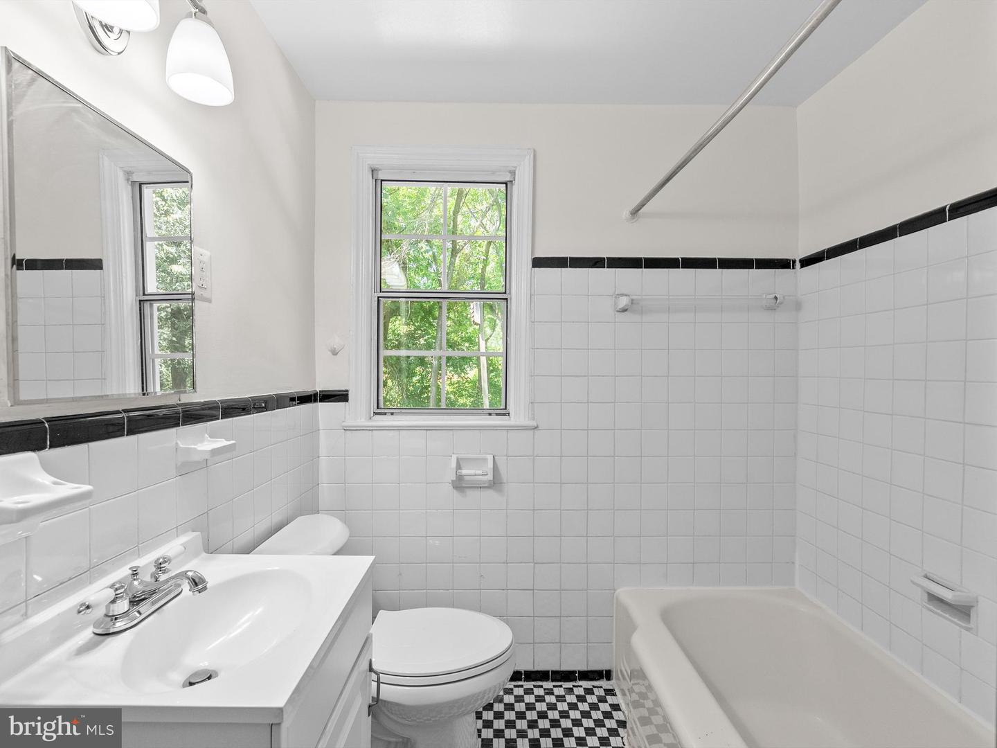 6727 W WAKEFIELD DR #A2, ALEXANDRIA, Virginia 22307, 2 Bedrooms Bedrooms, ,1 BathroomBathrooms,Residential,For sale,6727 W WAKEFIELD DR #A2,VAFX2244520 MLS # VAFX2244520
