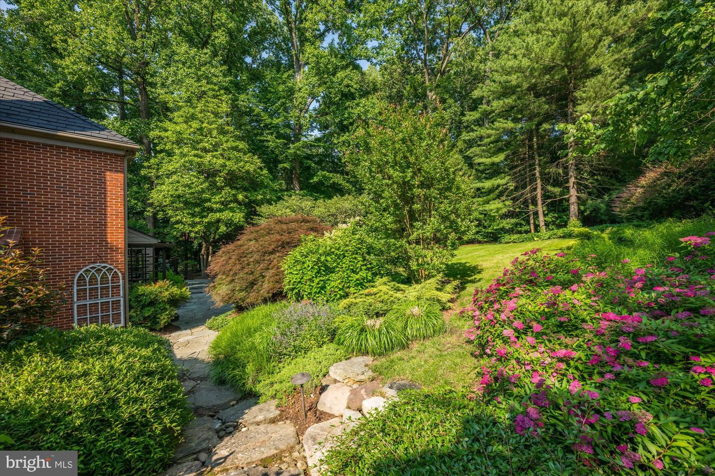 1091 OLD CEDAR RD, MCLEAN, Virginia 22102, 4 Bedrooms Bedrooms, ,4 BathroomsBathrooms,Residential,For sale,1091 OLD CEDAR RD,VAFX2244562 MLS # VAFX2244562