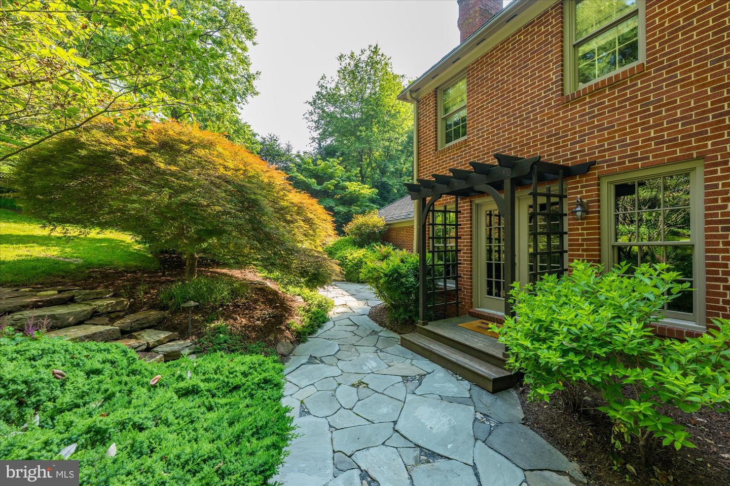 1091 OLD CEDAR RD, MCLEAN, Virginia 22102, 4 Bedrooms Bedrooms, ,4 BathroomsBathrooms,Residential,For sale,1091 OLD CEDAR RD,VAFX2244562 MLS # VAFX2244562