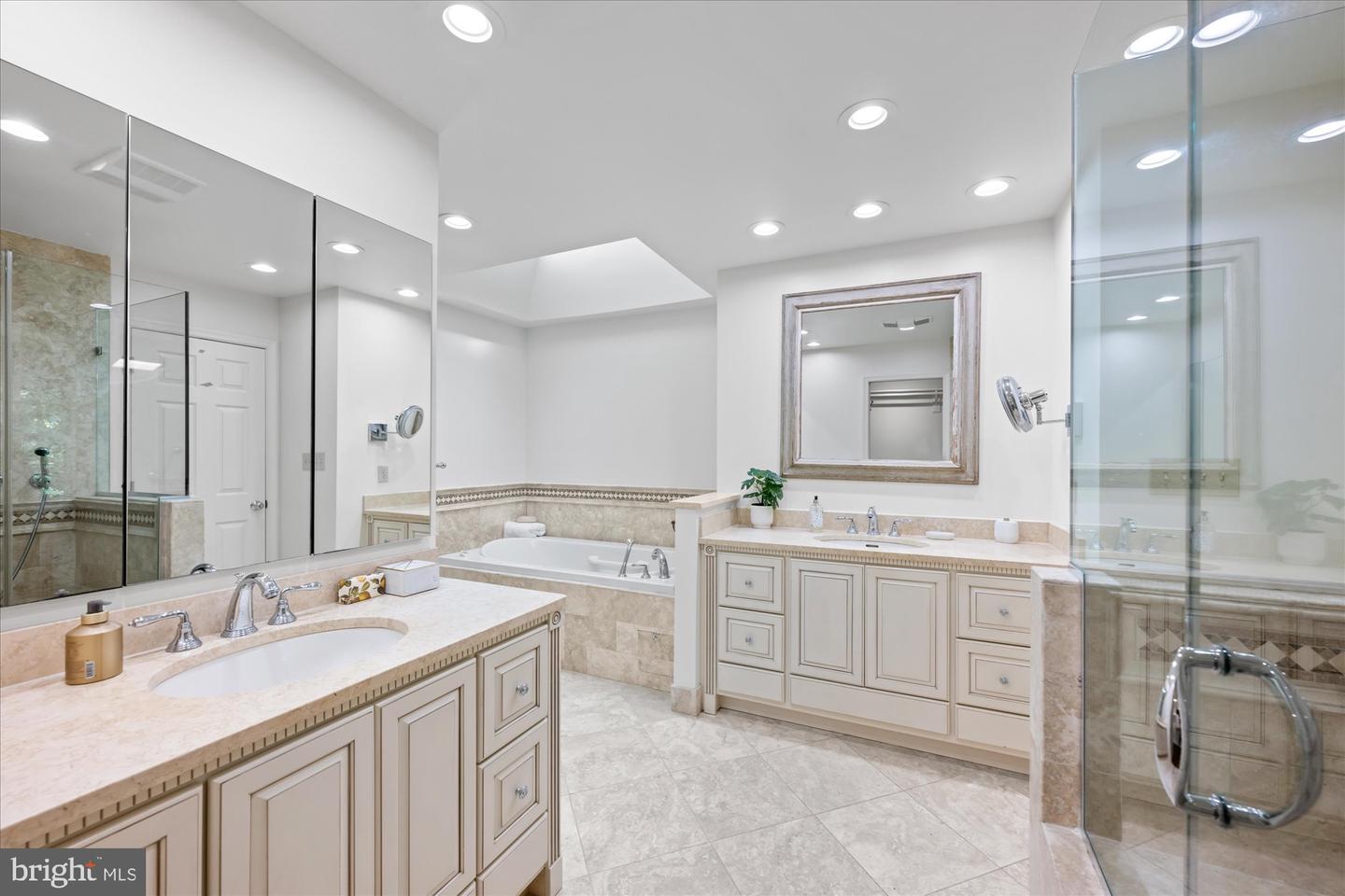 1091 OLD CEDAR RD, MCLEAN, Virginia 22102, 4 Bedrooms Bedrooms, ,4 BathroomsBathrooms,Residential,For sale,1091 OLD CEDAR RD,VAFX2244562 MLS # VAFX2244562