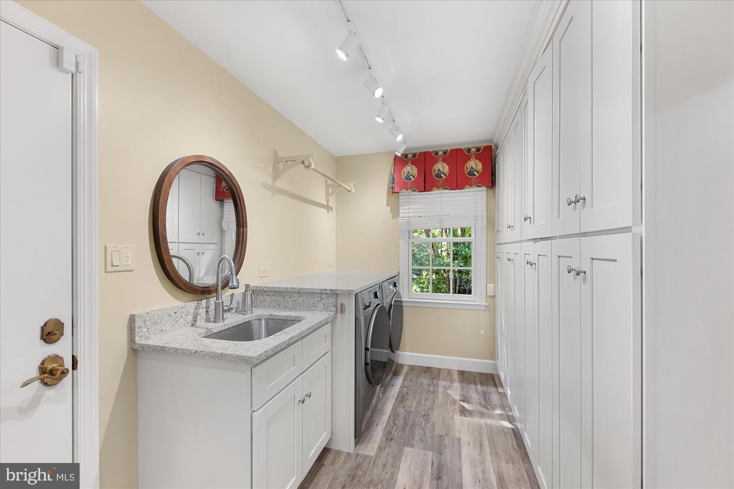 1091 OLD CEDAR RD, MCLEAN, Virginia 22102, 4 Bedrooms Bedrooms, ,4 BathroomsBathrooms,Residential,For sale,1091 OLD CEDAR RD,VAFX2244562 MLS # VAFX2244562