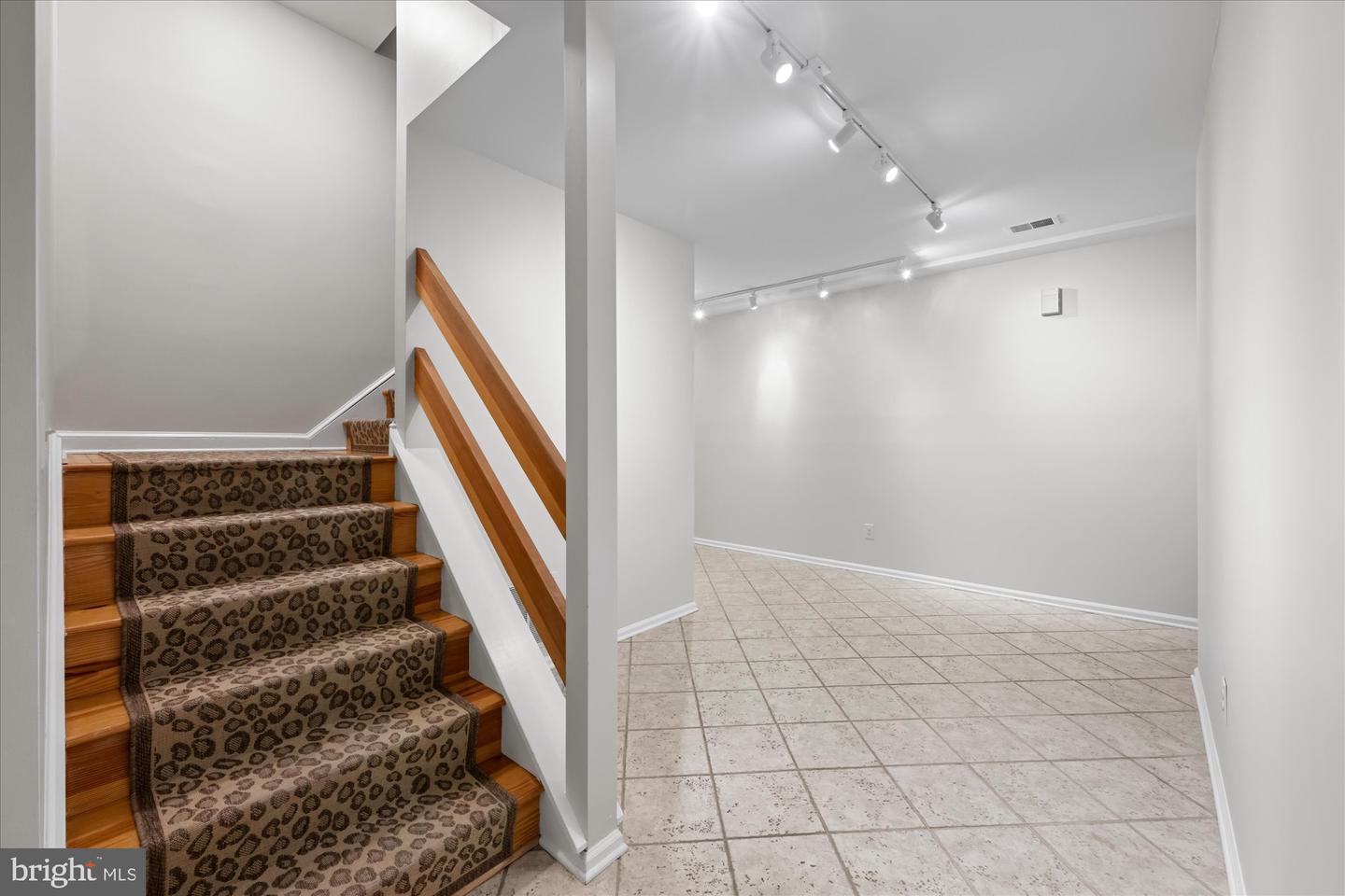 1091 OLD CEDAR RD, MCLEAN, Virginia 22102, 4 Bedrooms Bedrooms, ,4 BathroomsBathrooms,Residential,For sale,1091 OLD CEDAR RD,VAFX2244562 MLS # VAFX2244562