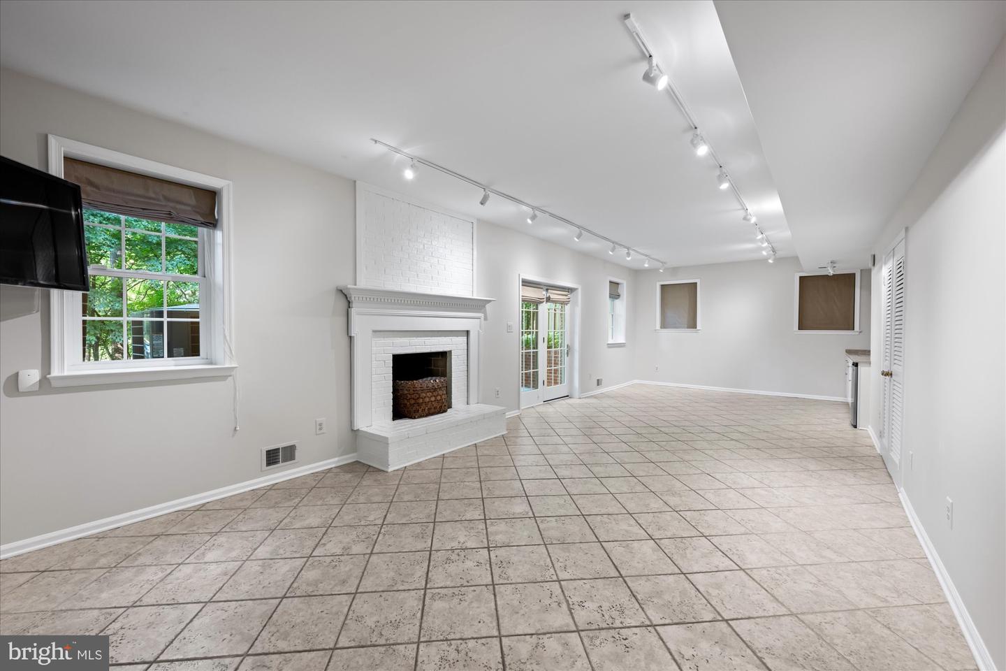 1091 OLD CEDAR RD, MCLEAN, Virginia 22102, 4 Bedrooms Bedrooms, ,4 BathroomsBathrooms,Residential,For sale,1091 OLD CEDAR RD,VAFX2244562 MLS # VAFX2244562
