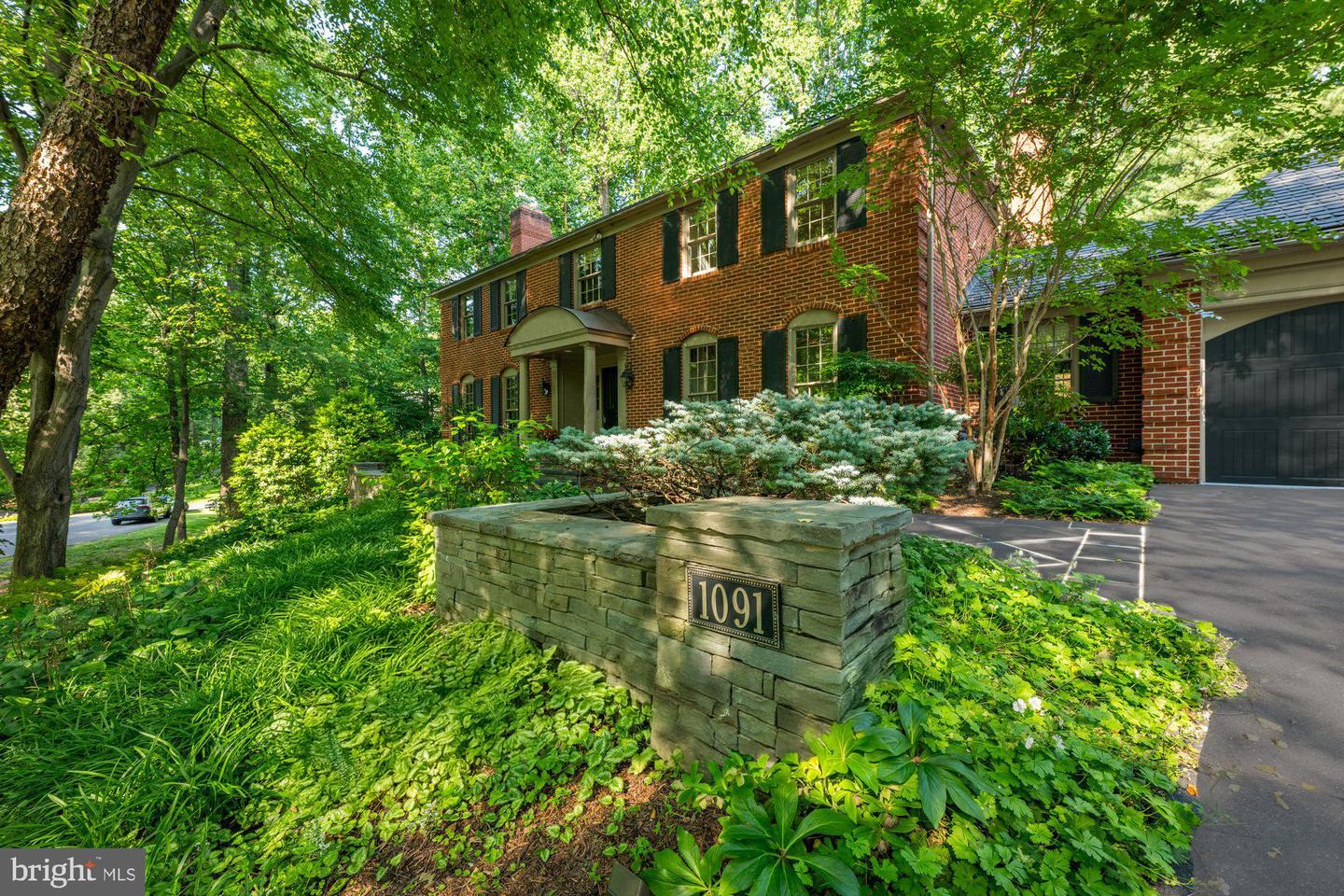 1091 OLD CEDAR RD, MCLEAN, Virginia 22102, 4 Bedrooms Bedrooms, ,4 BathroomsBathrooms,Residential,For sale,1091 OLD CEDAR RD,VAFX2244562 MLS # VAFX2244562