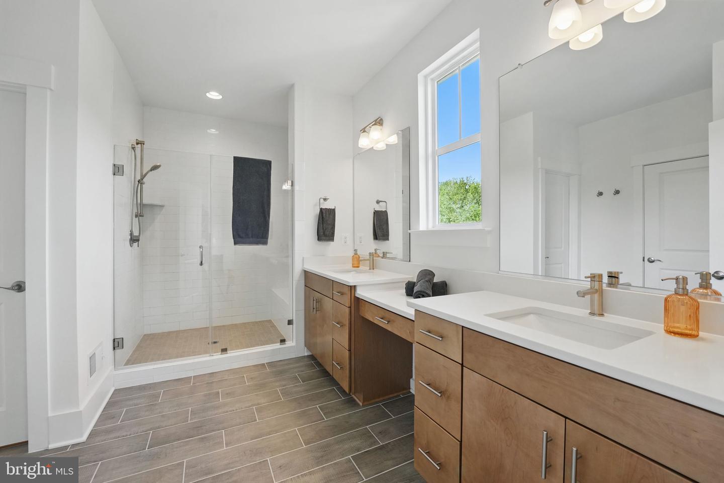 17941 WOODS OVERLOOK DR, DUMFRIES, Virginia 22026, 5 Bedrooms Bedrooms, ,3 BathroomsBathrooms,Residential,For sale,17941 WOODS OVERLOOK DR,VAPW2096018 MLS # VAPW2096018