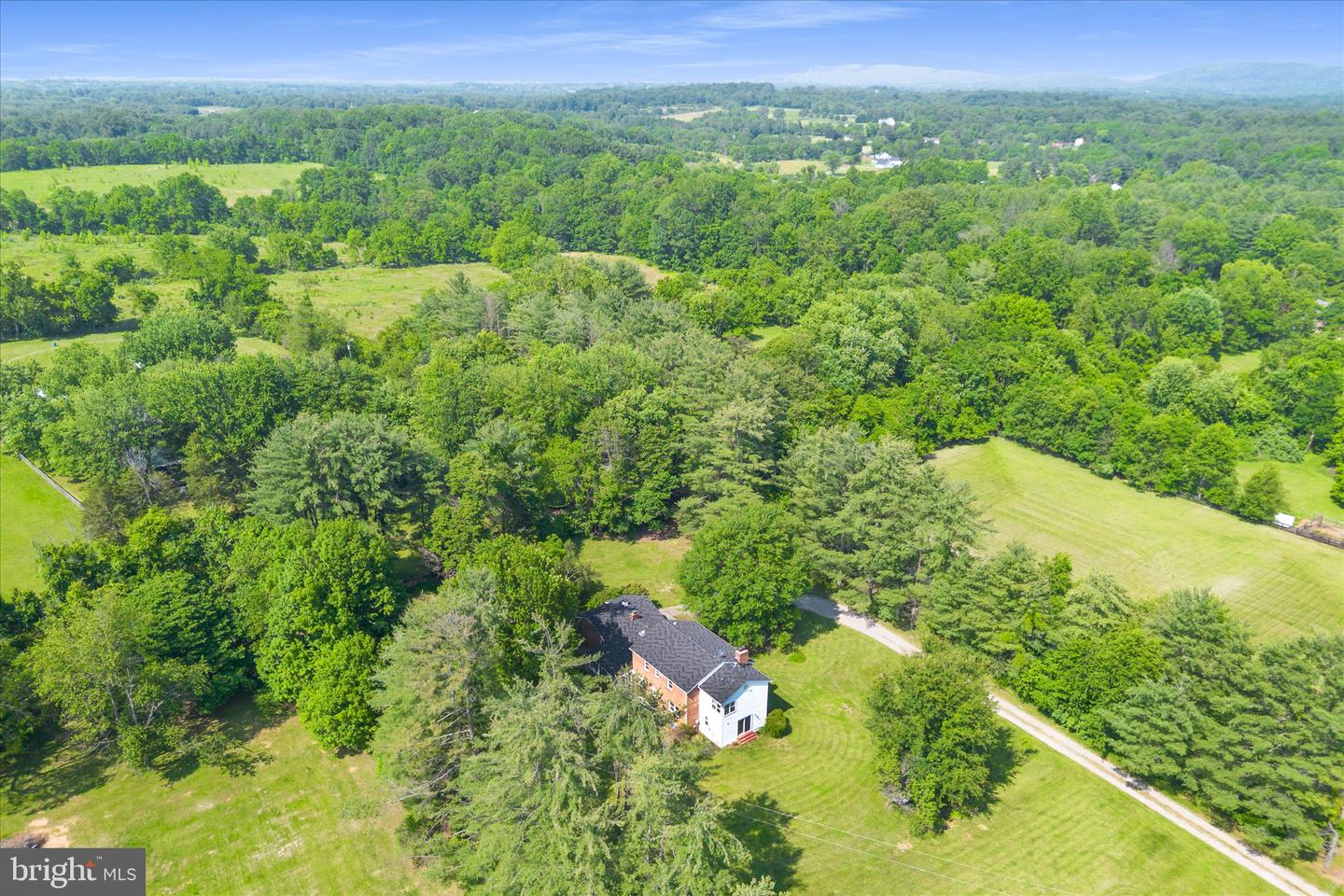 39350 RICKARD RD, LOVETTSVILLE, Virginia 20180, 4 Bedrooms Bedrooms, ,3 BathroomsBathrooms,Residential,For sale,39350 RICKARD RD,VALO2098488 MLS # VALO2098488