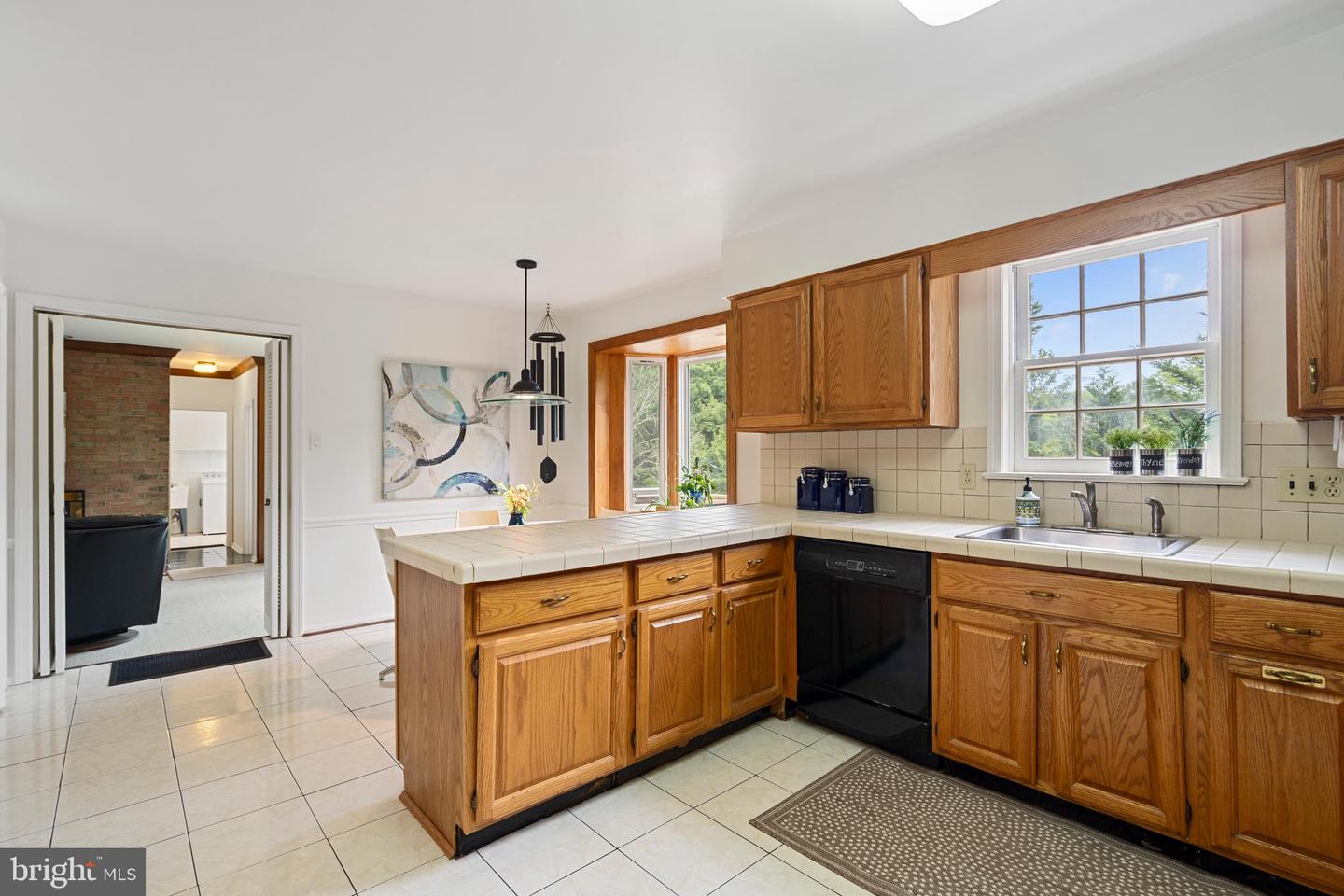 4041 27TH RD N, ARLINGTON, Virginia 22207, 5 Bedrooms Bedrooms, ,3 BathroomsBathrooms,Residential,For sale,4041 27TH RD N,VAAR2058556 MLS # VAAR2058556